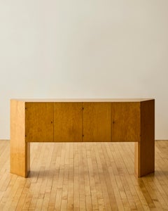 Credenza modernista in acero Birdseye con lati inclinati, 1975 ca.