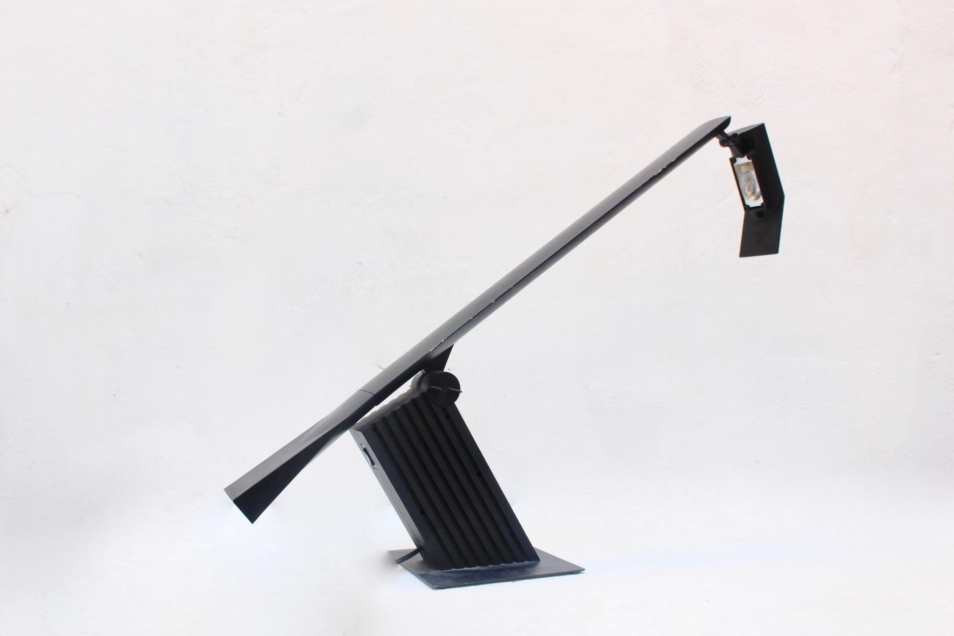Modernist Black Desk Lamp by Hans Von Klier for Bilumen, Italy, 1980s In Good Condition For Sale In Valencia, Valencia