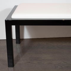 Banco modernista de esmalte negro y cuero teñido de hueso de B&B Italia