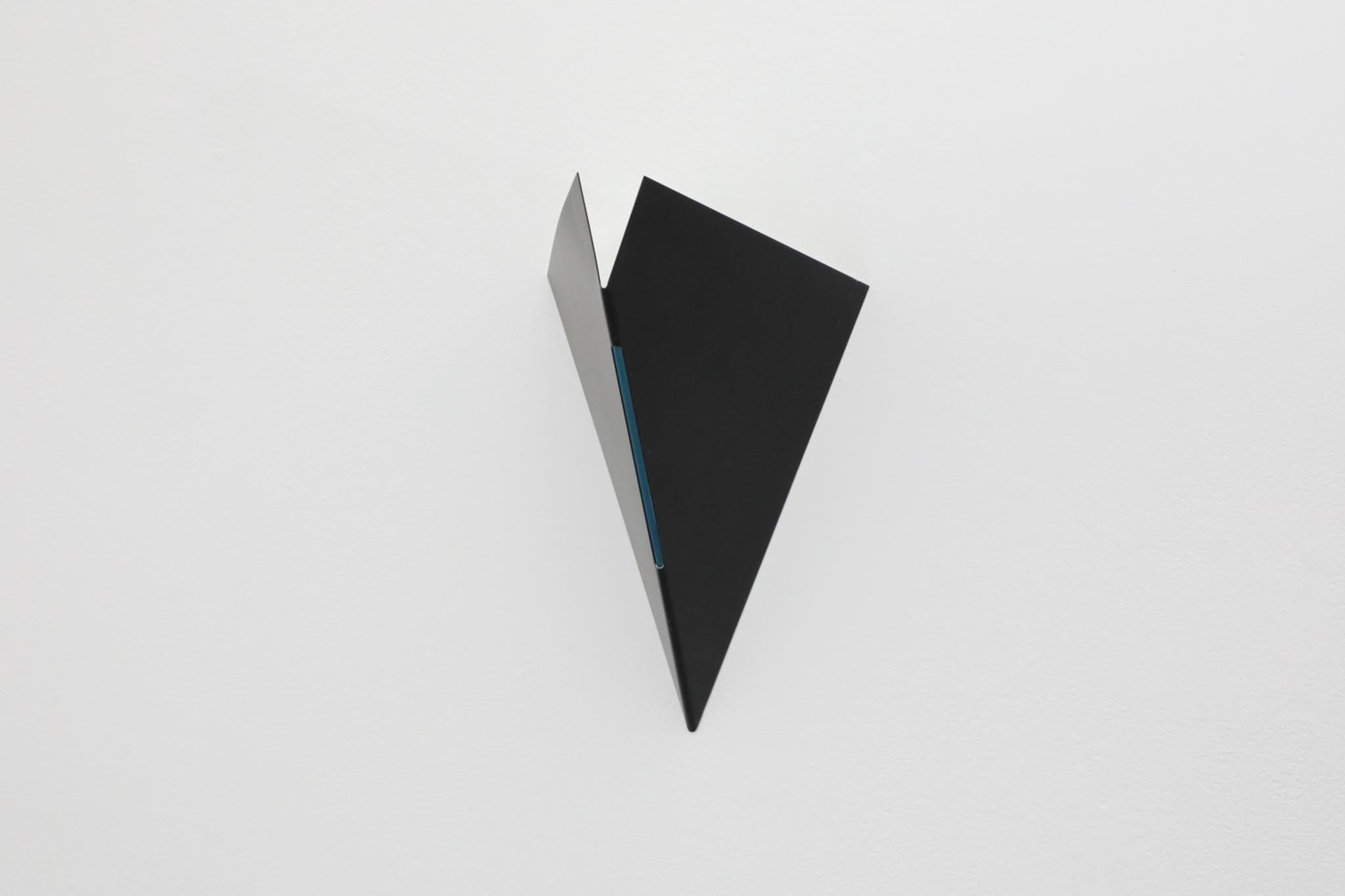 Modernist Black Enameled Geometric Wall Sconce with Blue Glass Rod by Egoluce In Good Condition For Sale In Los Angeles, CA