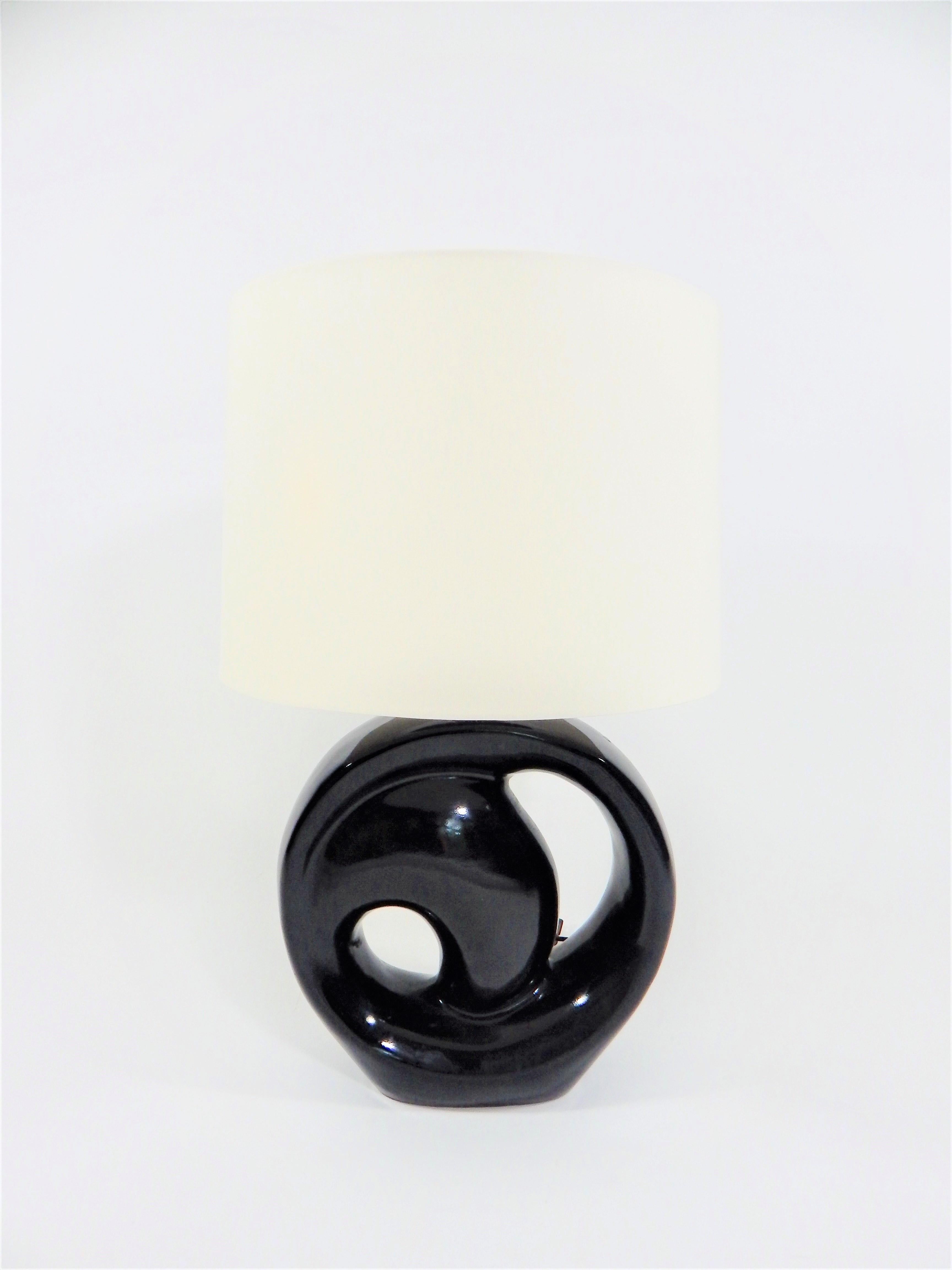 Mid-Century 1960s 1970s modernist sculptural abstract design. Black glazed ceramic table lamp in excellent original condition. Shade is for photo purposes only and not included. 
Lamp Height 26.5 inches width 14 inches
Lampshade Height 15 inches