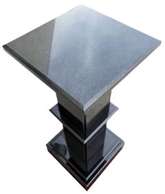 Pedestal cuadrado modernista de granito negro
