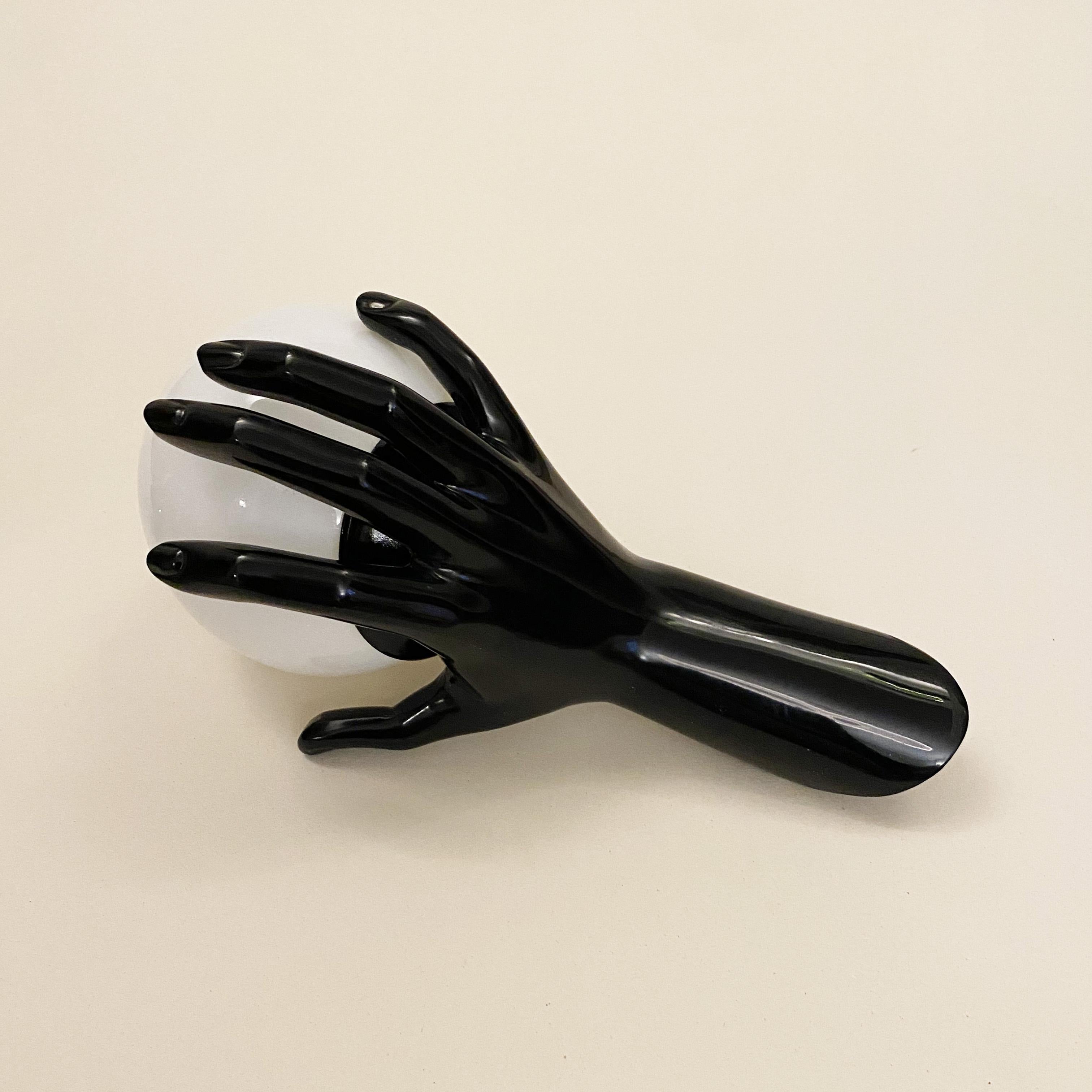 Lámpara modernista lacada a mano en negro al estilo de Arlus, Francia Años 70 Francés en venta