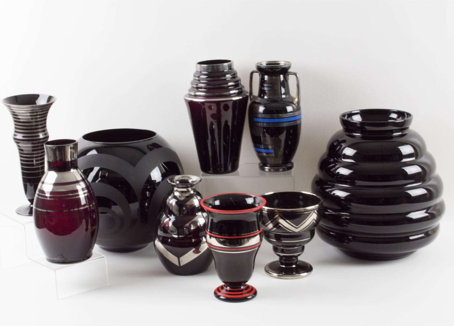 Vaso modernista in vetro opalino nero, 1950 circa in vendita 3