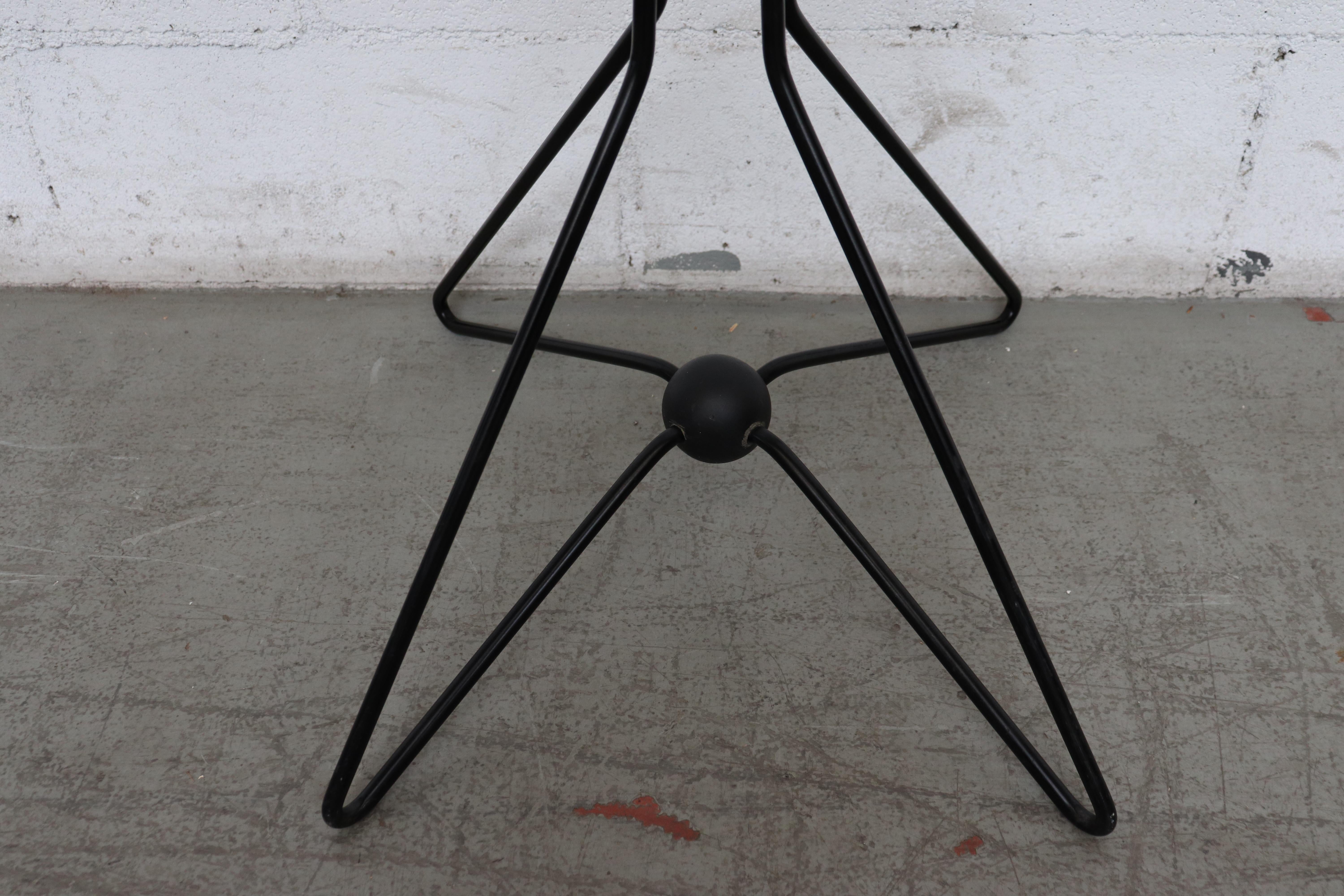 Modernist Black Wire Coat Rack In Good Condition In Los Angeles, CA