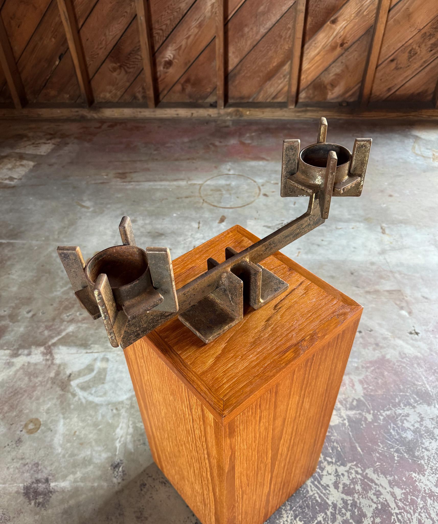 Americano Candelabro modernista in ferro saldato da fabbro, Stati Uniti, 1970 ca. in vendita
