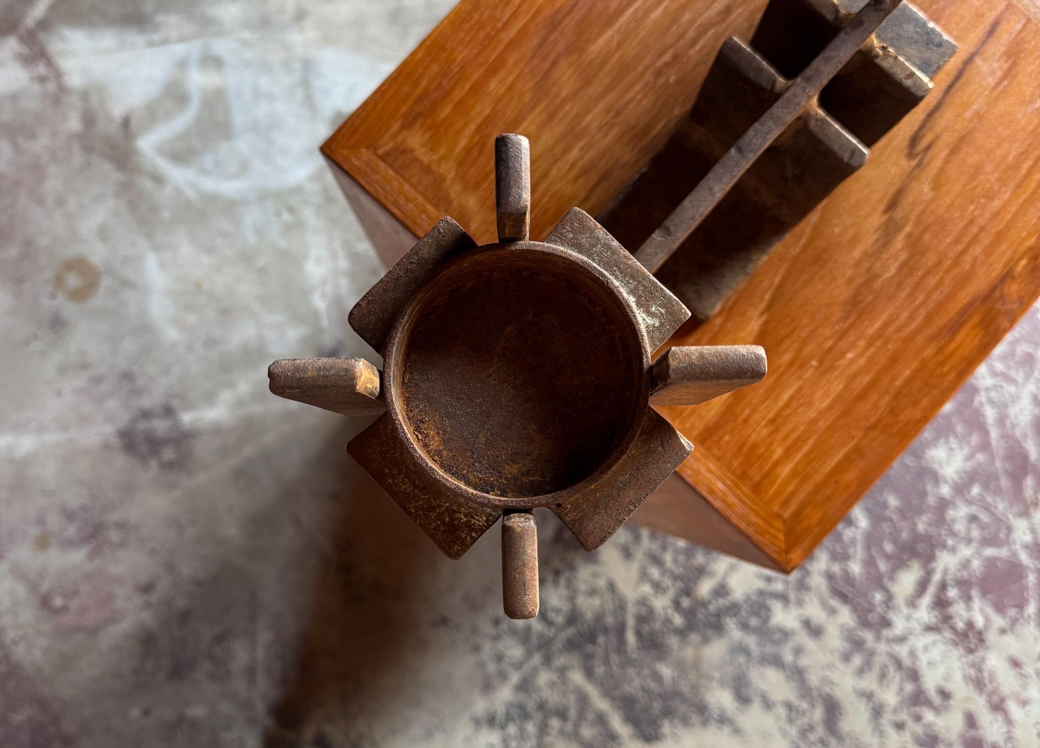 Saldato Candelabro modernista in ferro saldato da fabbro, Stati Uniti, 1970 ca. in vendita