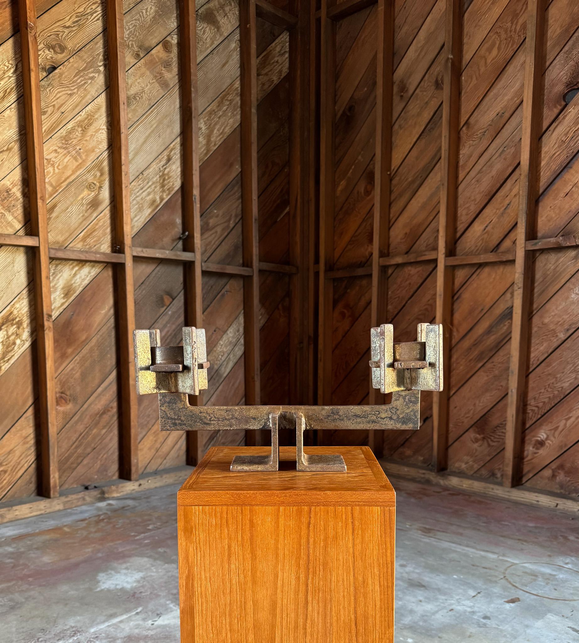 XX secolo Candelabro modernista in ferro saldato da fabbro, Stati Uniti, 1970 ca. in vendita
