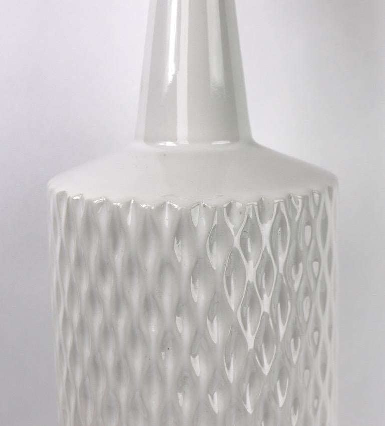 Lampe de bureau moderniste Blanc de Chine Bon état - En vente à New York, NY