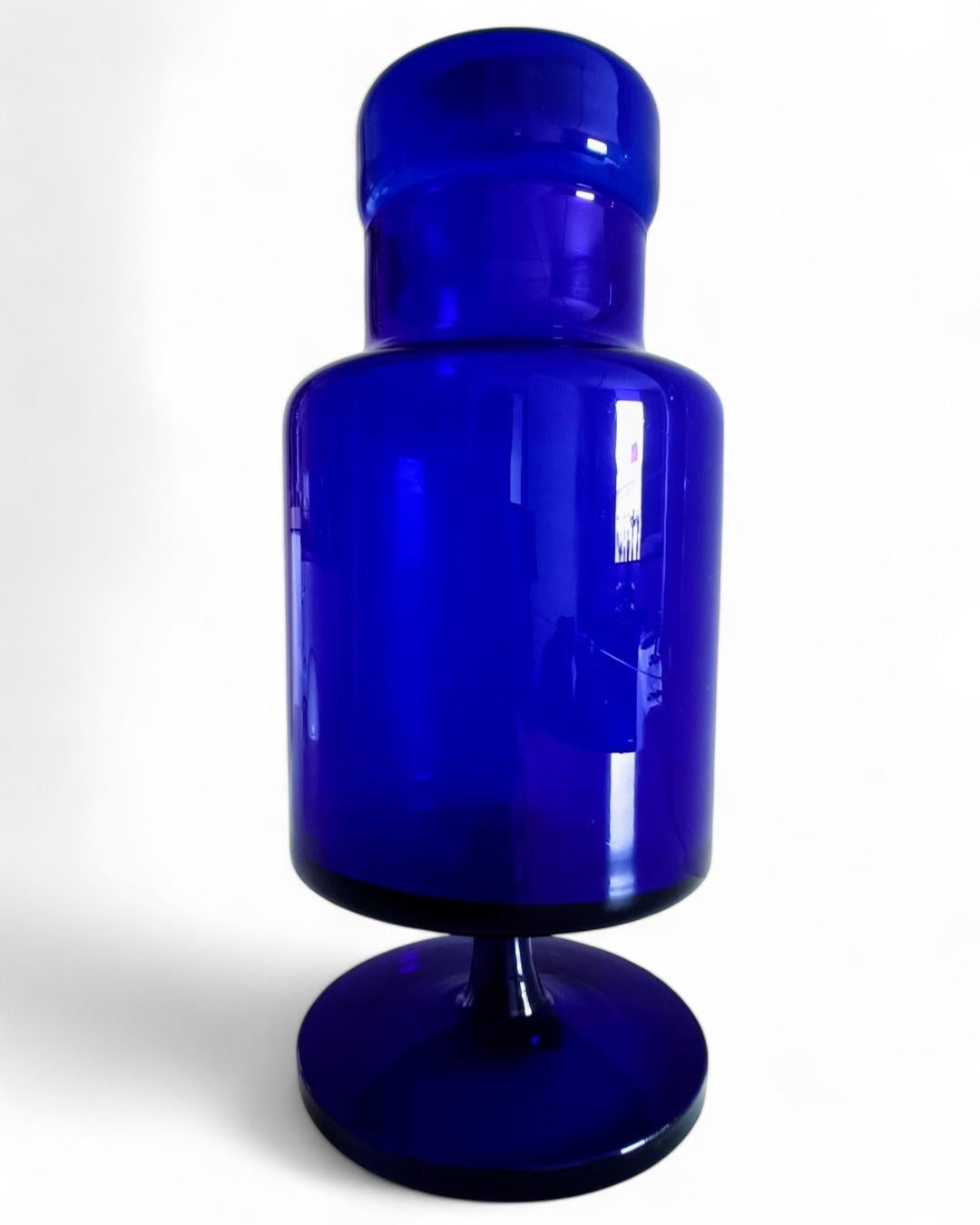 Modernist Blenko by Wayne Husted Cobalt Blue Blown-Glass Urn, USA 1950s 4