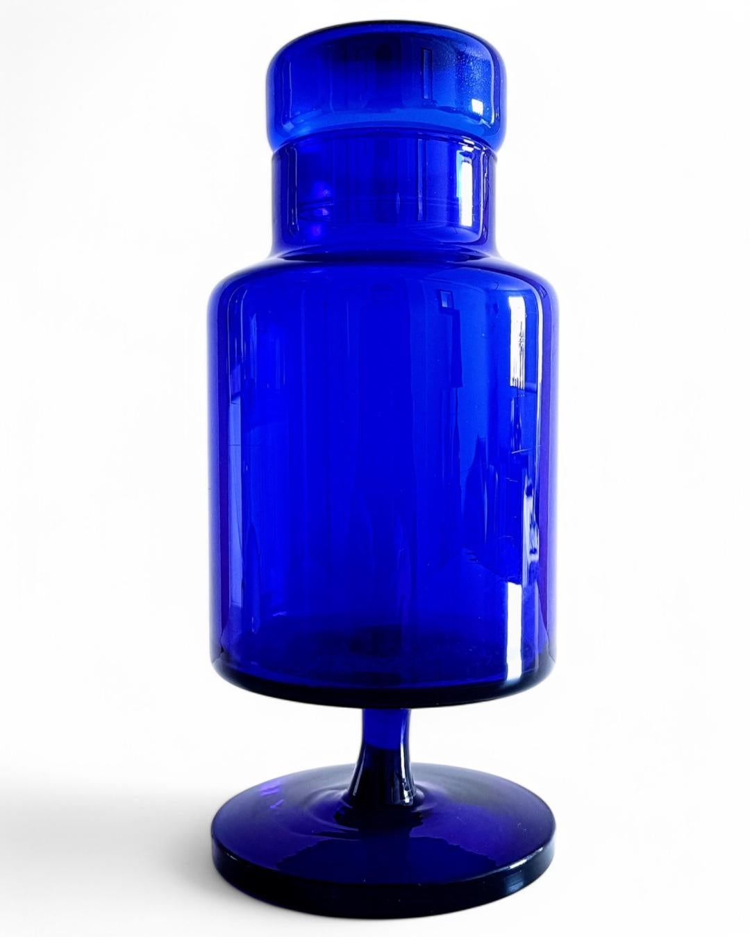 Hand-Crafted Modernist Blenko by Wayne Husted Cobalt Blue Blown-Glass Urn, USA 1950s