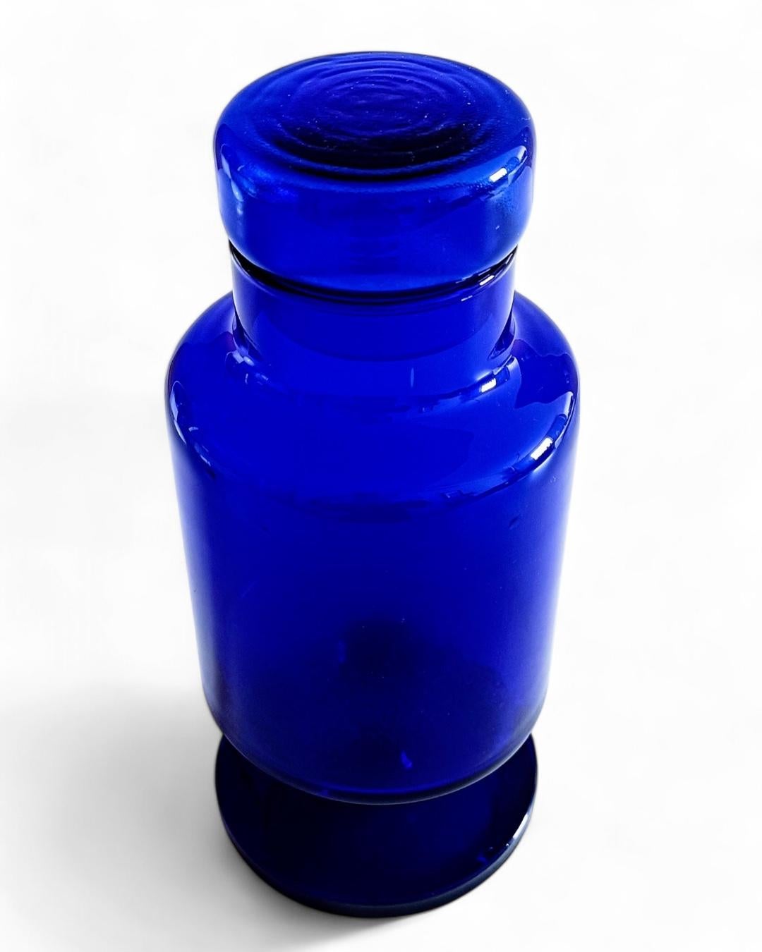 Modernist Blenko by Wayne Husted Cobalt Blue Blown-Glass Urn, USA 1950s 1