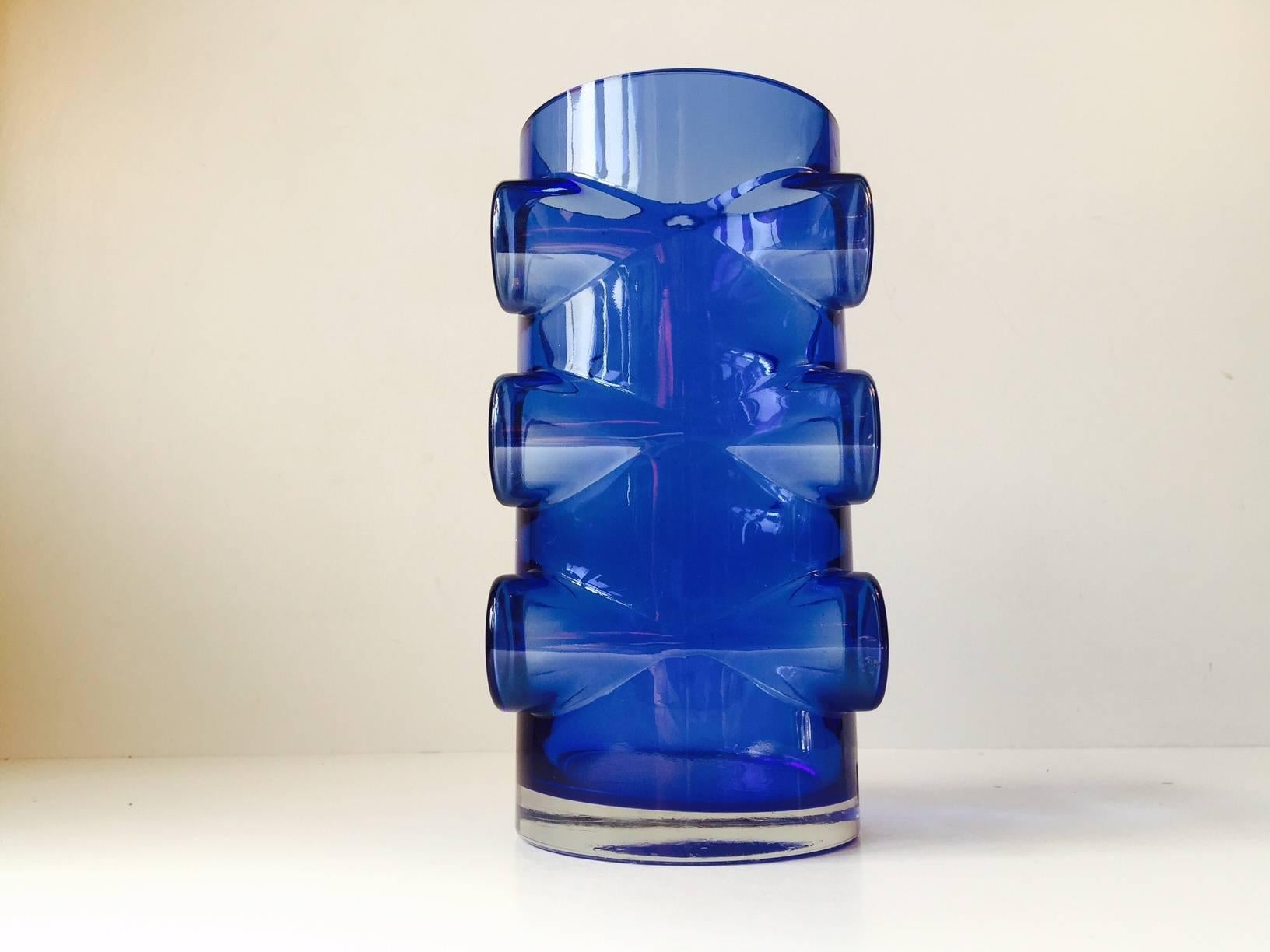This modernist blue glass vase named 'Pablo' was designed in 1976 by Erkkitapio Siiroinen and manufactured by Riihimäen Lasi Oy in Finland. Mint condition.
