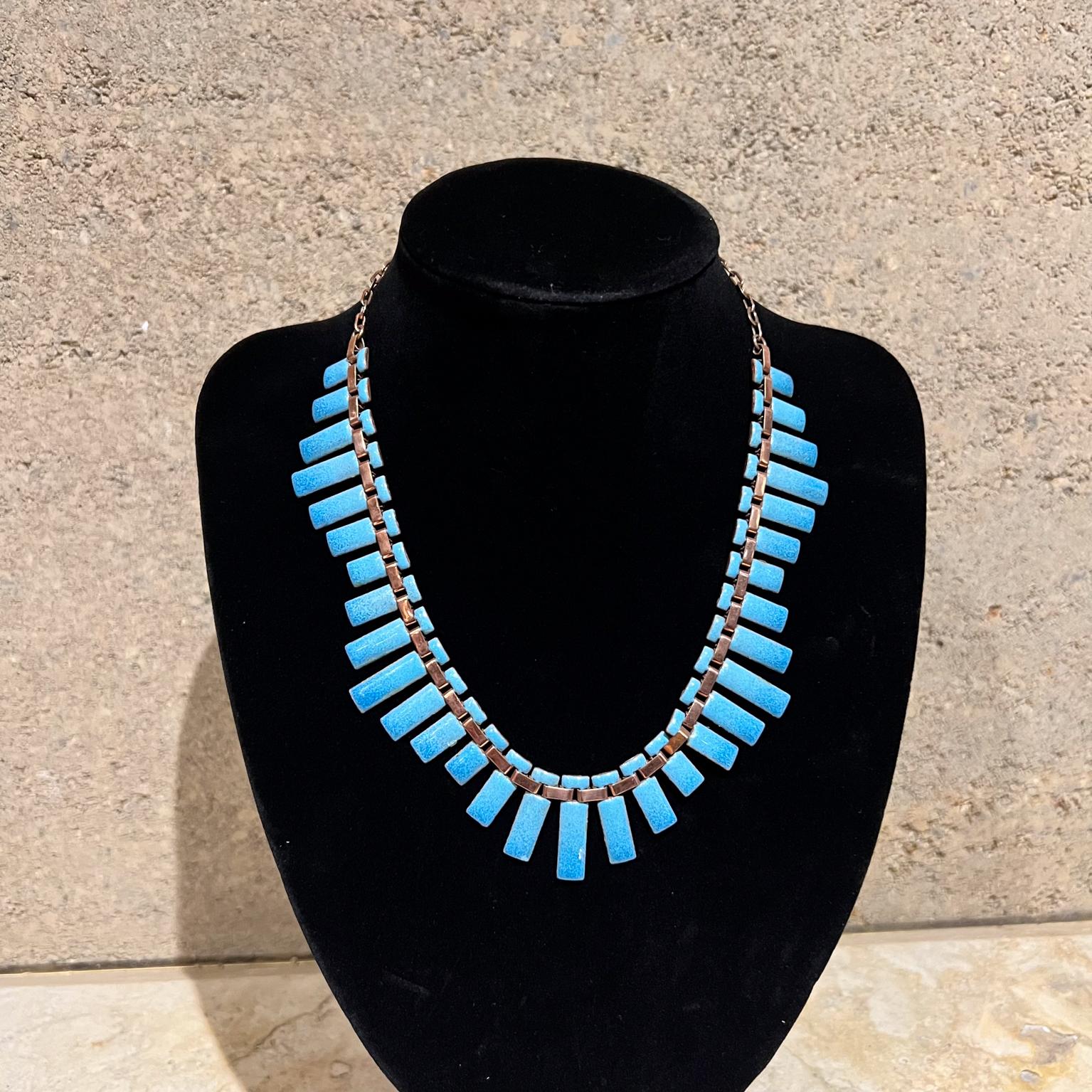 
1960s Modernist Blue Pendant Necklace Copper Enamel by Renoir Matisse
Neck 8 and 9.5 long
Preowned vintage, refer to images