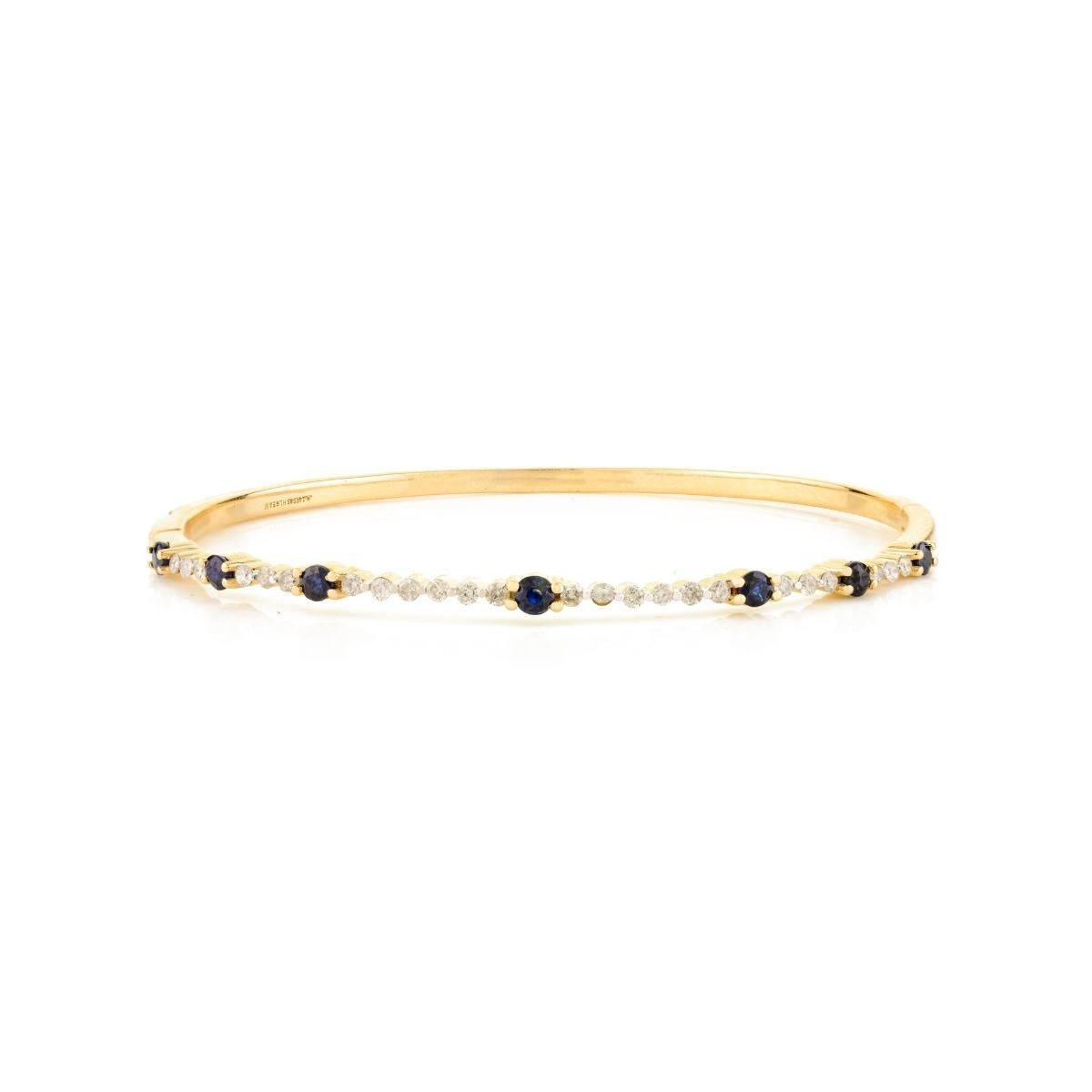 Bracelet jonc moderniste pour mère en or jaune 14 carats, saphir bleu et diamant Pour femmes en vente