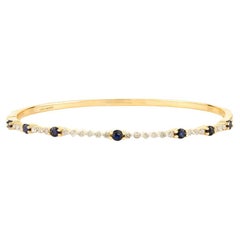 Armreif aus 14 Karat Gelbgold mit blauem Saphir und Diamant im modernistischen Stil für Mutter