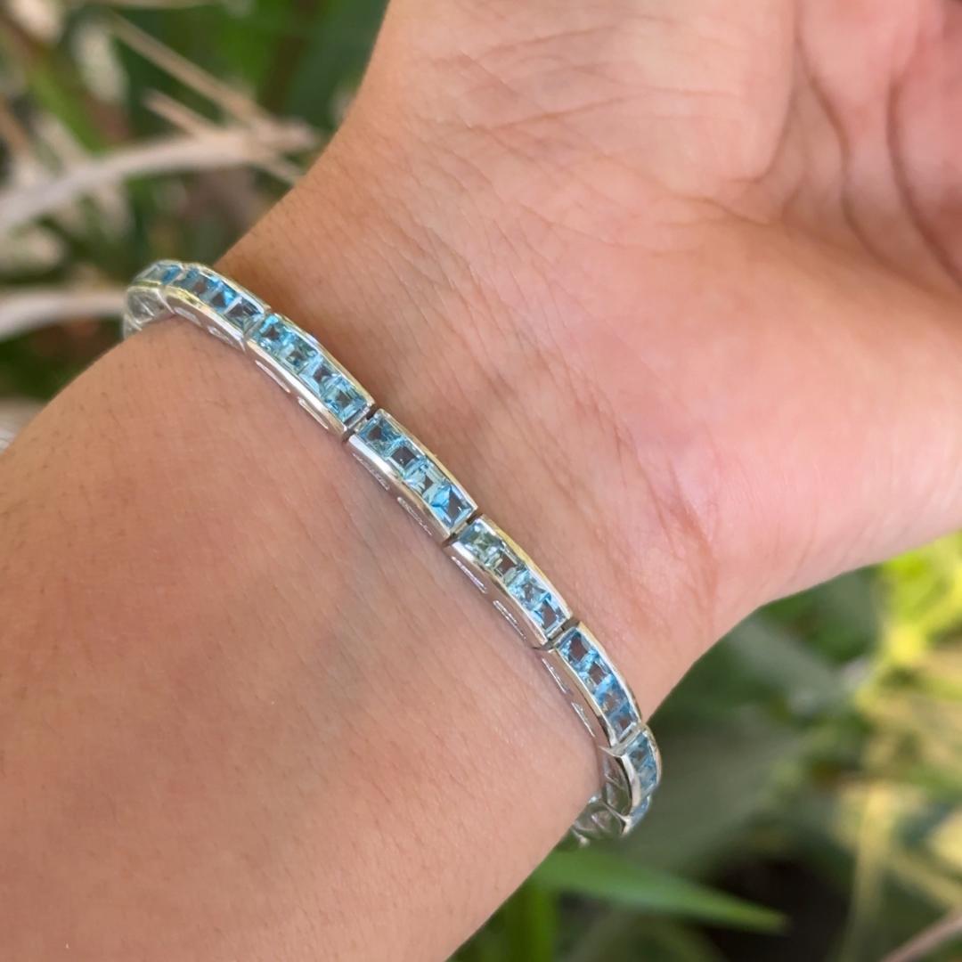 Modernist Blue Topaz 925 Sterling Silber Tennis Armband Geschenk für Freundin in Sterling Silber zeigt endlos funkelnden natürlichen blauen Topas, mit einem Gewicht von 6,5 Karat. Es misst 7.25 Zoll in der Länge.
Blautopas fördert die Konzentration