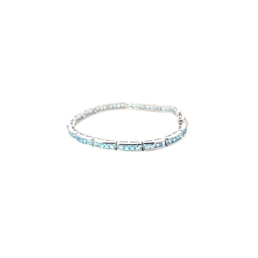 Modernistisches modernistisches Tennisarmband aus Sterlingsilber mit blauem Topas 925 für Mom Jewelry im Zustand „Neu“ im Angebot in New York, NY