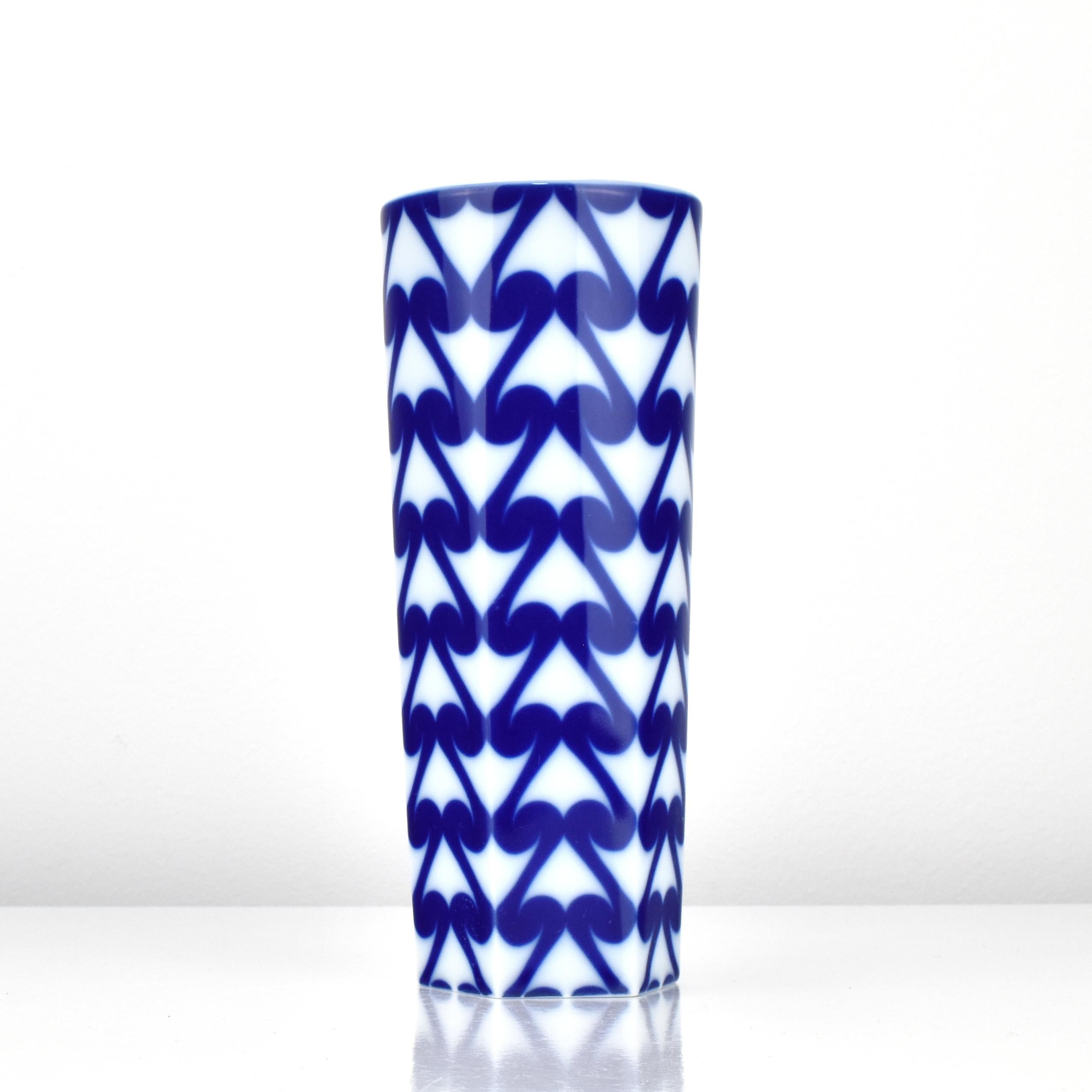 Mid-Century Modern Vase moderniste bleu et blanc de Rosenthal Studio Line Allemagne en vente