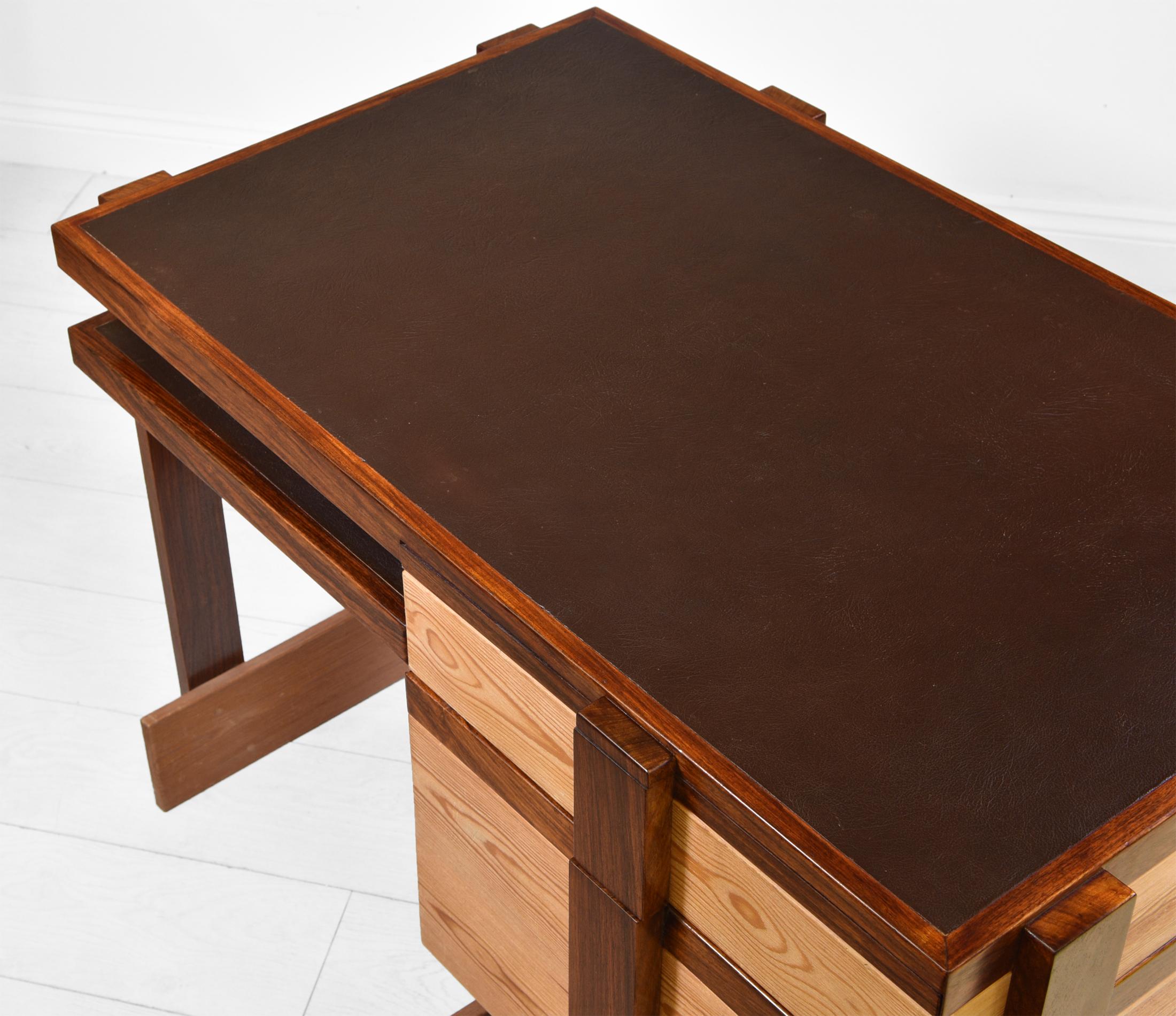 Modernistischer Bombay-Schreibtisch aus Rosenholz und Kiefernholz + Stuhl von George Sneed, ca. 1970er Jahre im Angebot 4