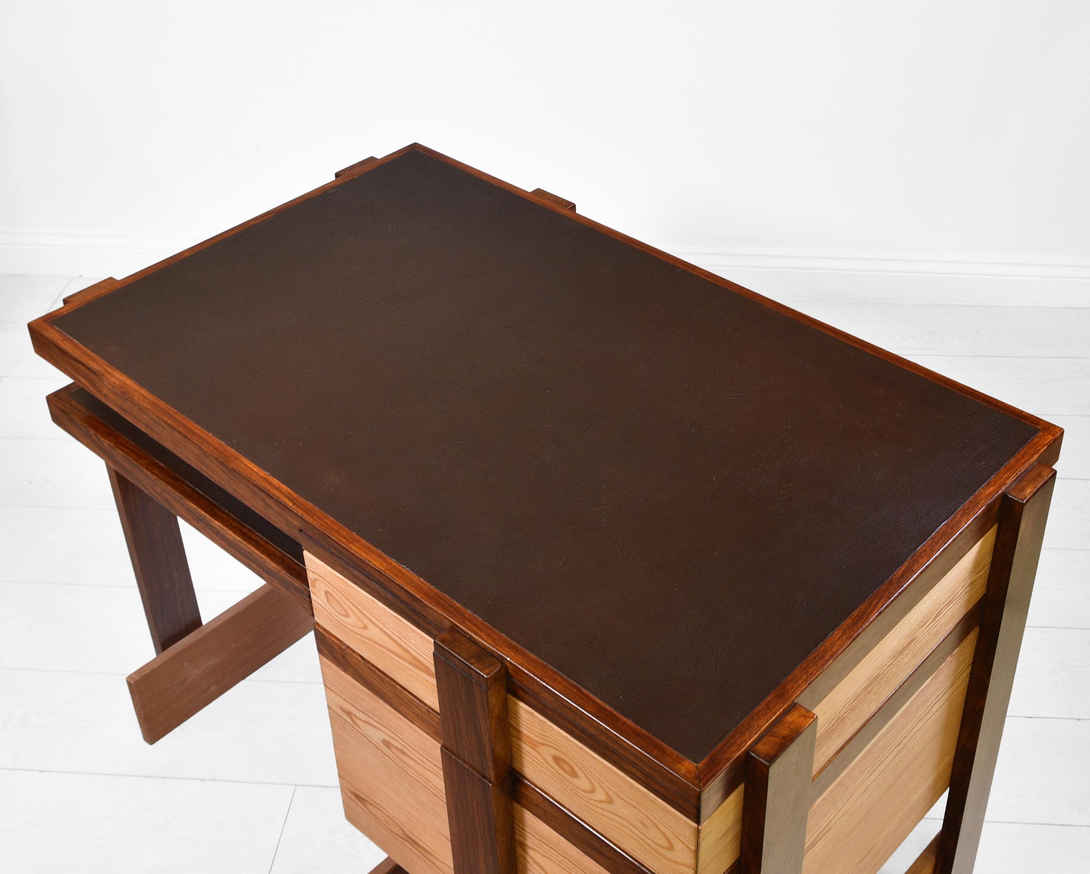 Modernistischer Bombay-Schreibtisch aus Rosenholz und Kiefernholz + Stuhl von George Sneed, ca. 1970er Jahre im Angebot 3