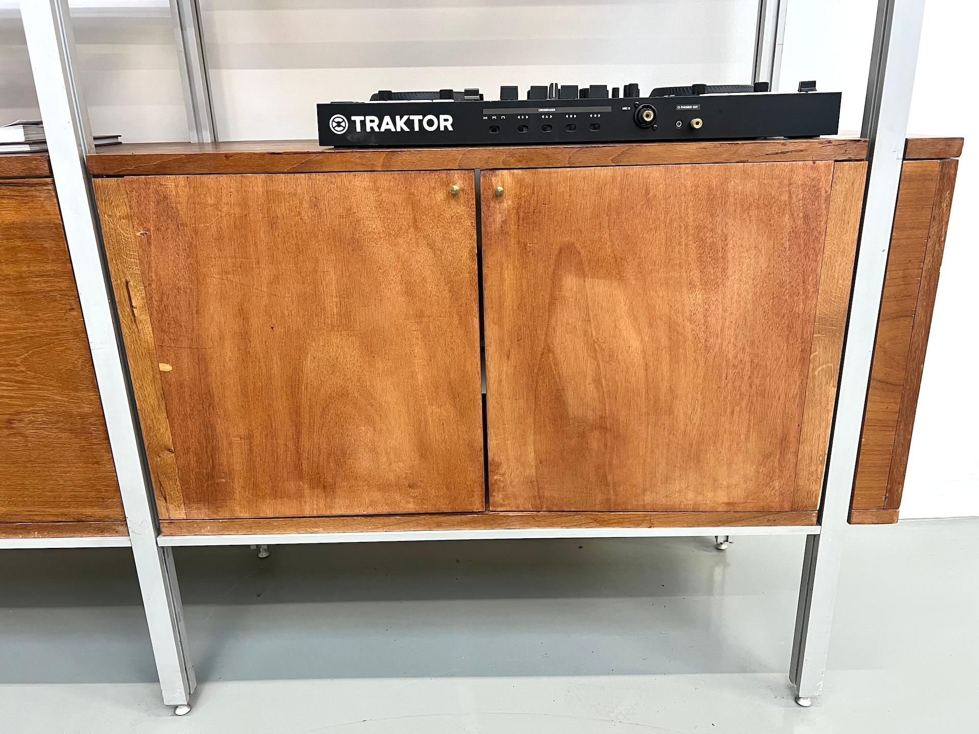 Modernist bookcase sideboard from the 80s For Sale 4