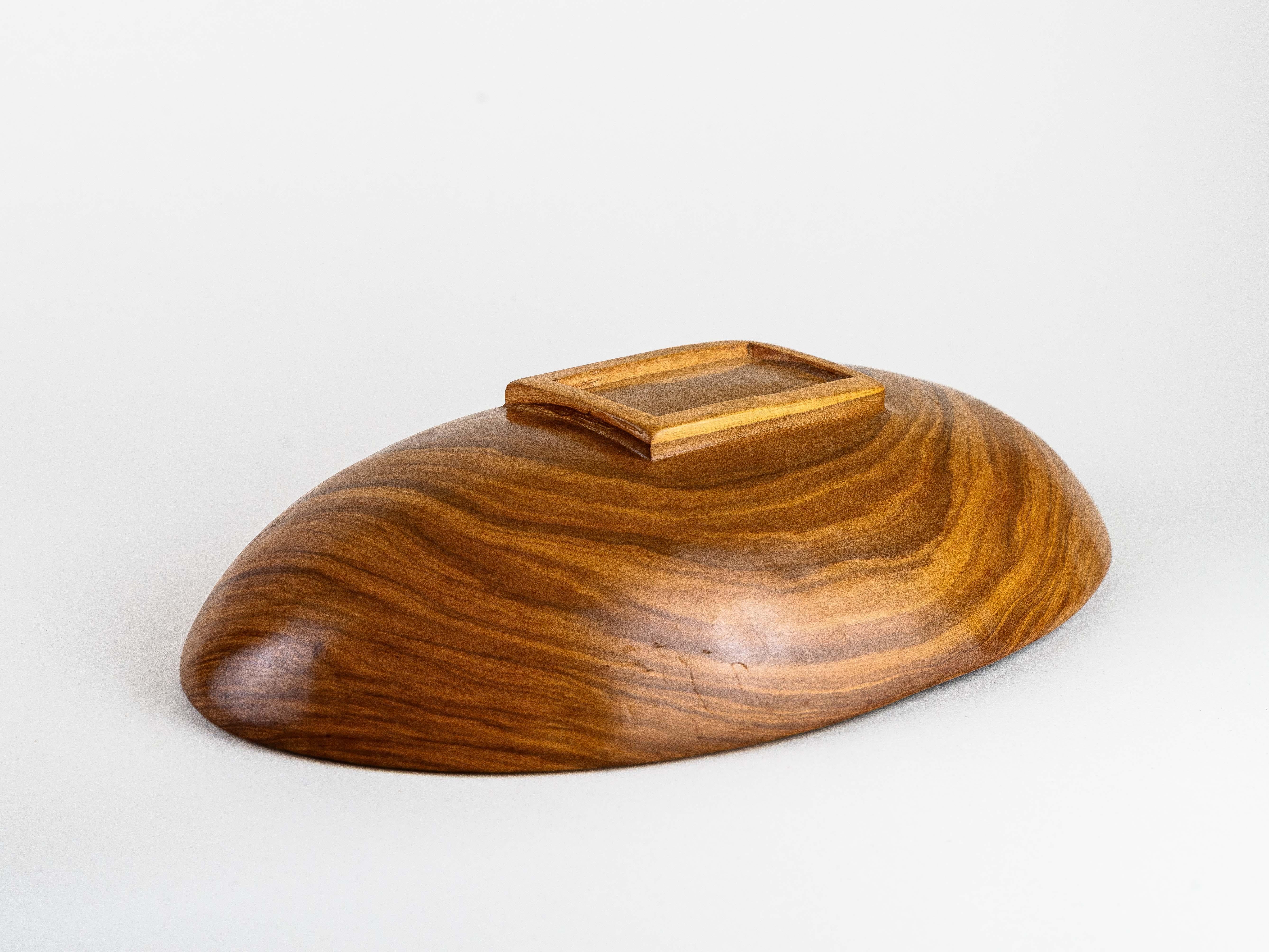 Cuenco modernista en madera de olivo, Francia Años 60 en venta 6