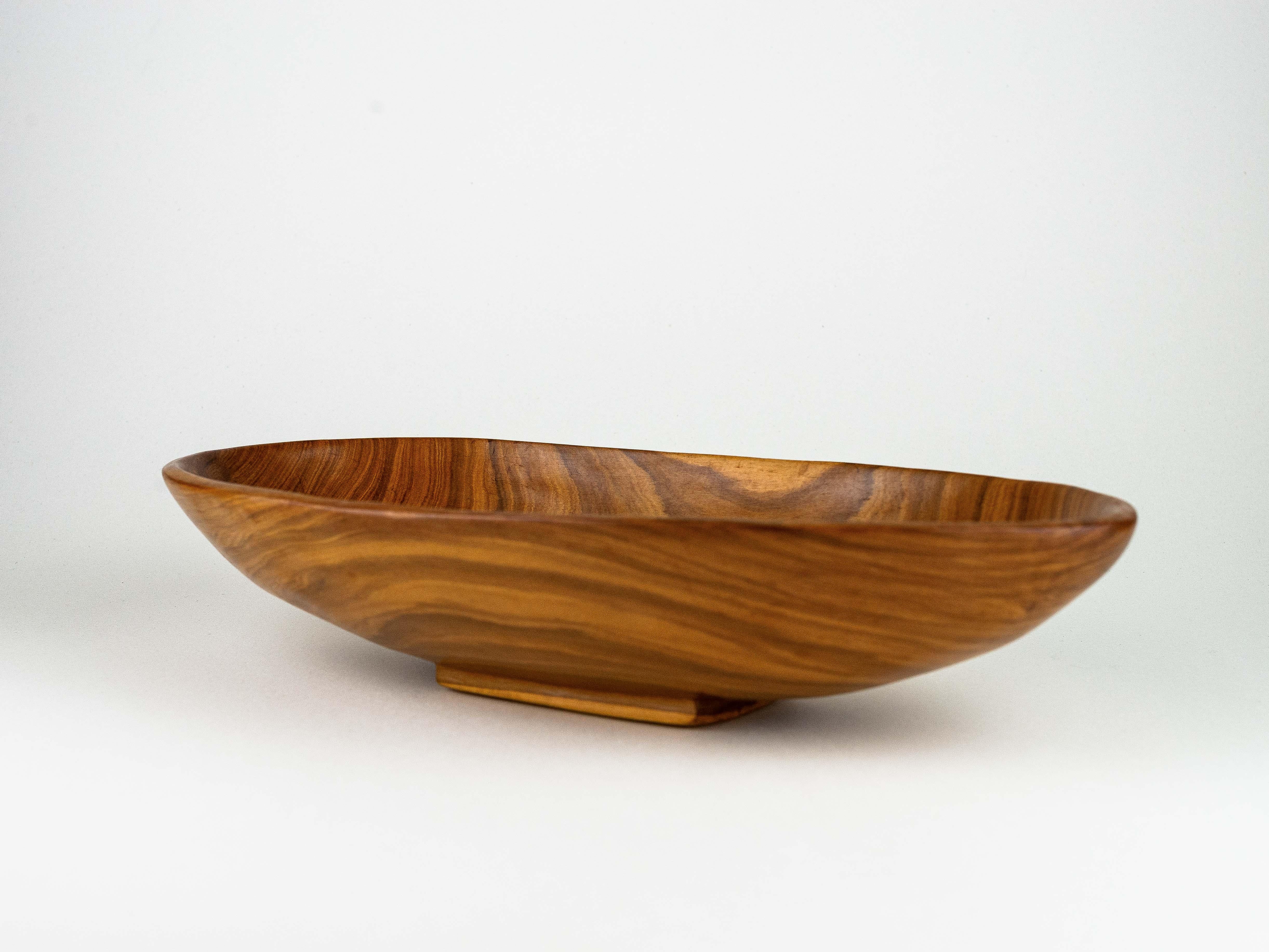 Cuenco modernista en madera de olivo, Francia Años 60 siglo XX en venta