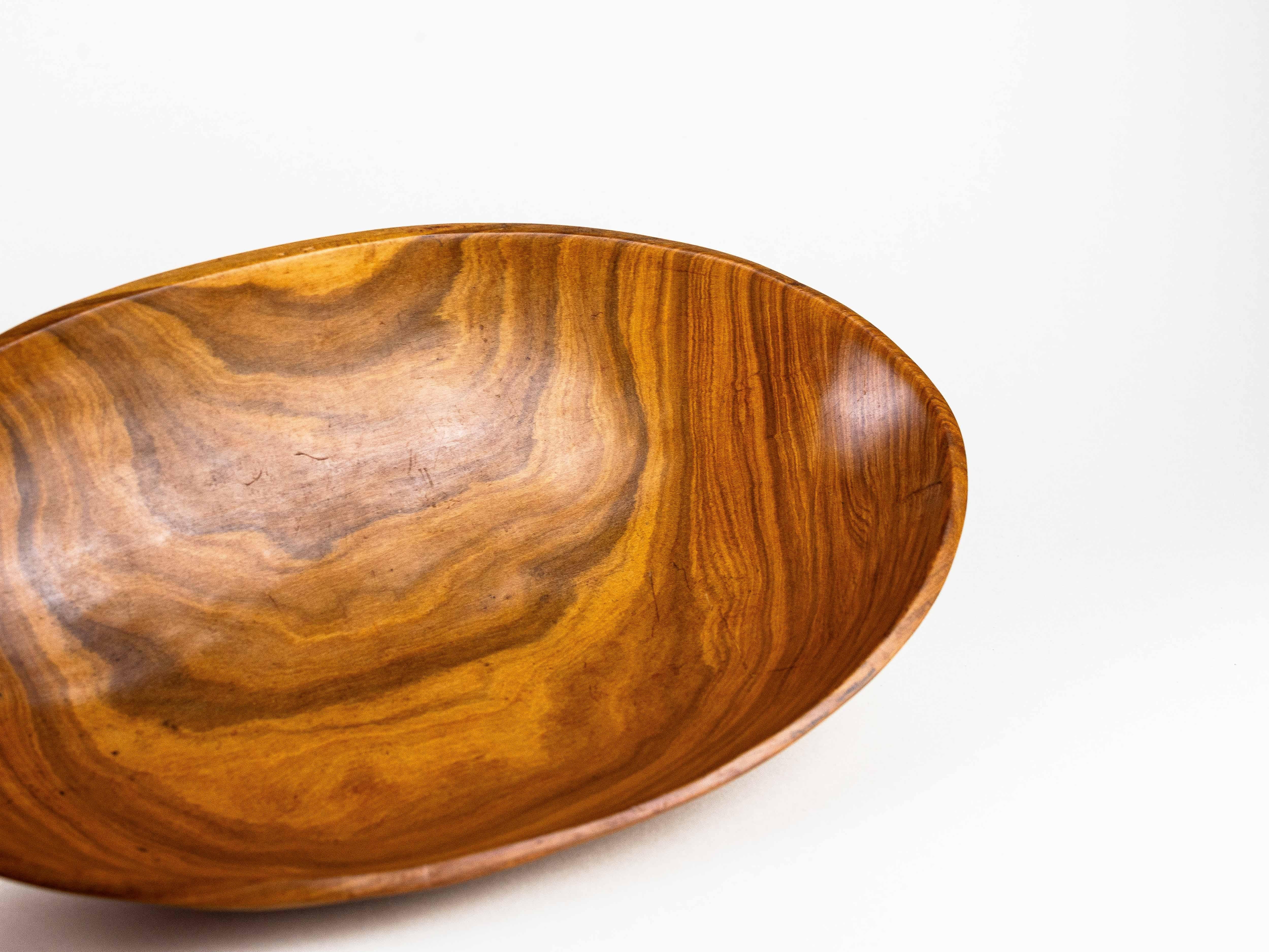 Cuenco modernista en madera de olivo, Francia Años 60 en venta 1