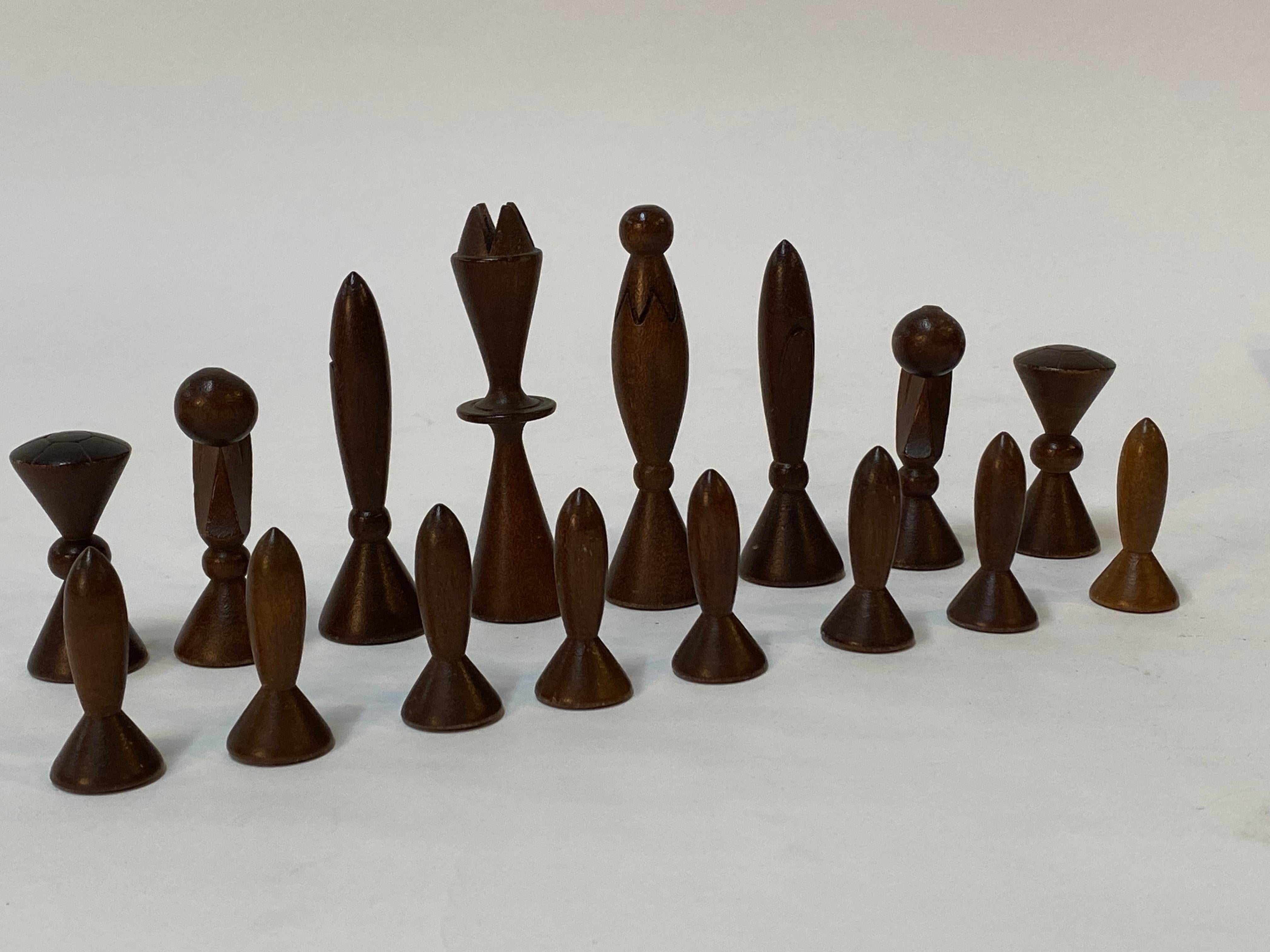Modernist Boxed Wood Chess Pieces In Good Condition For Sale In Garnerville, NY