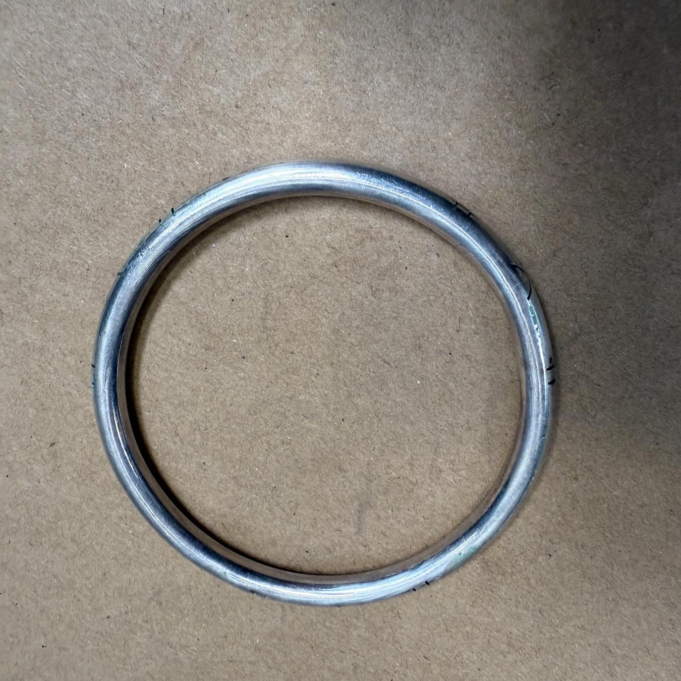 Handcrafted Modernist Bracelet Bangle Silver Taxco Mexico
cutout designs
2 15/16 outside diameter 2.5 inside diameter x 3/16 thick
Stamped Mexico 925
Preowned vintage
Refer to listed images