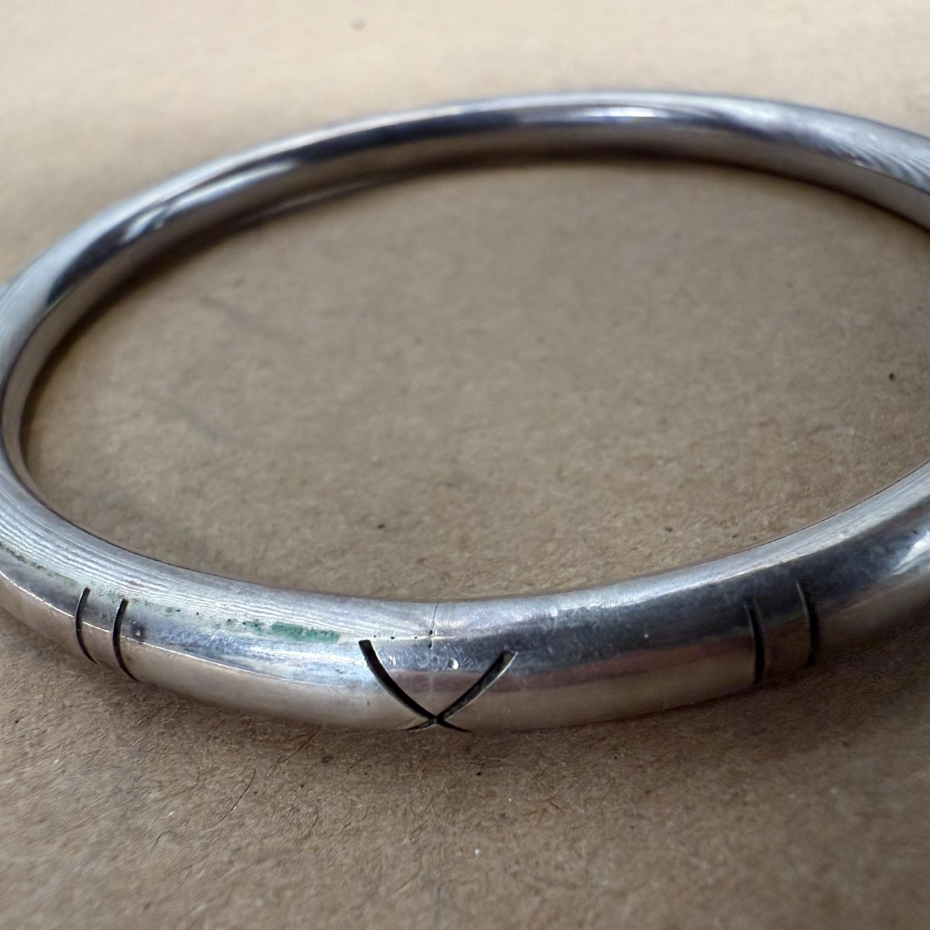 Modernist Bracelet Silver Bangle Taxco Mexico In Good Condition For Sale In Chula Vista, CA