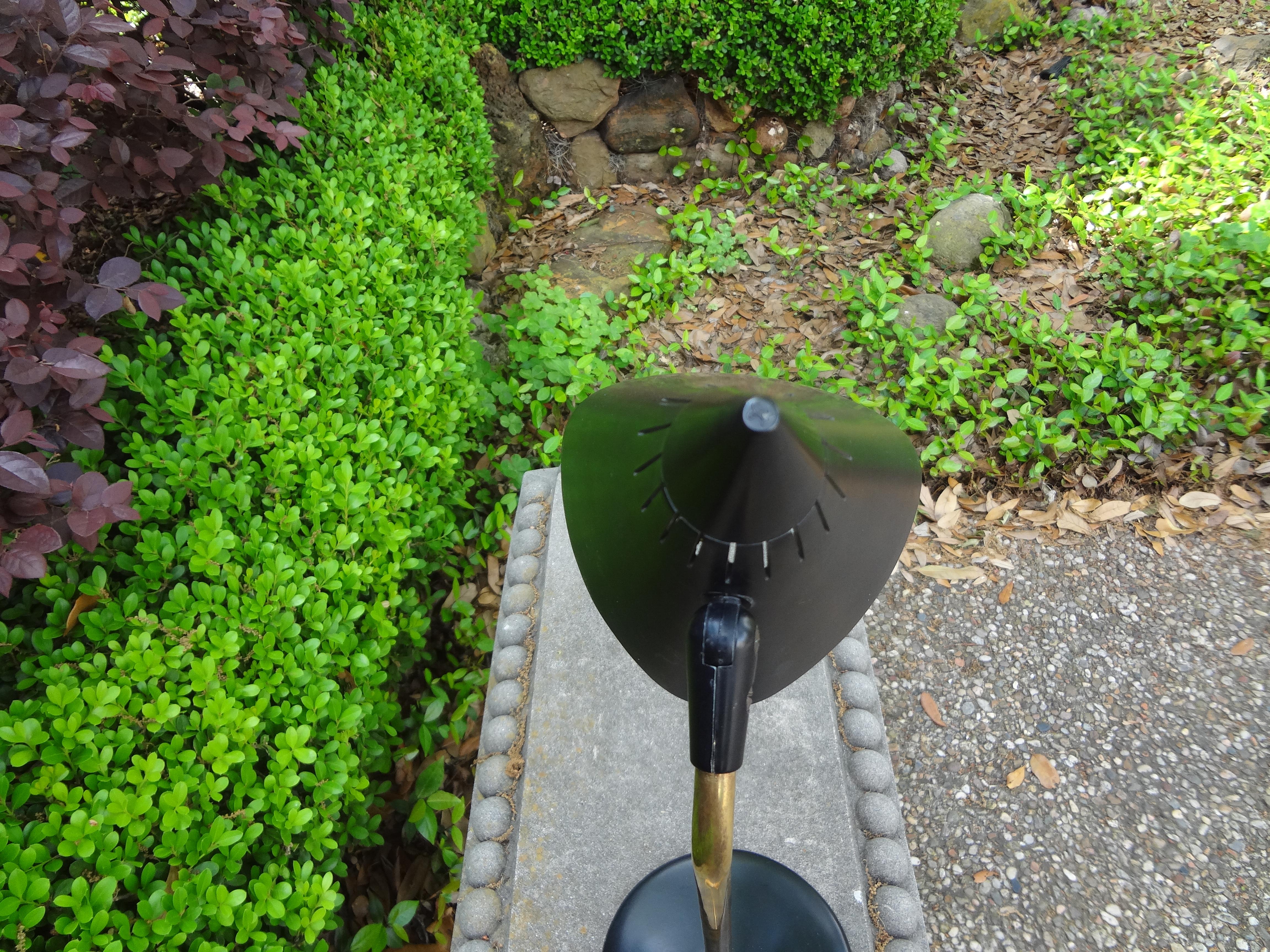 Modernistische Messing-Schreibtischlampe mit kegelförmigem Schirm im Angebot 2