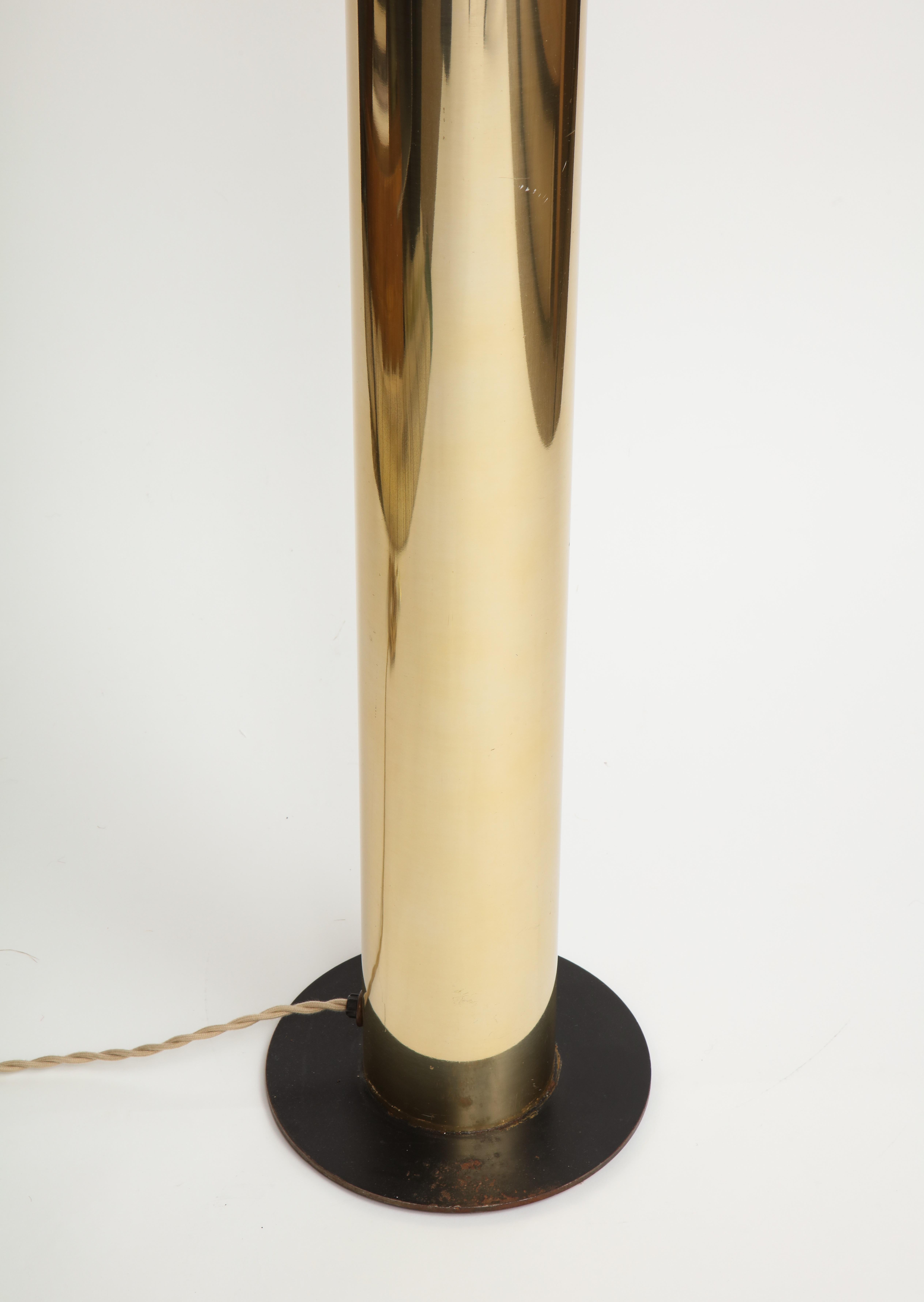 Lampadaire cylindrique moderniste en laiton et verre buriné en vente 5