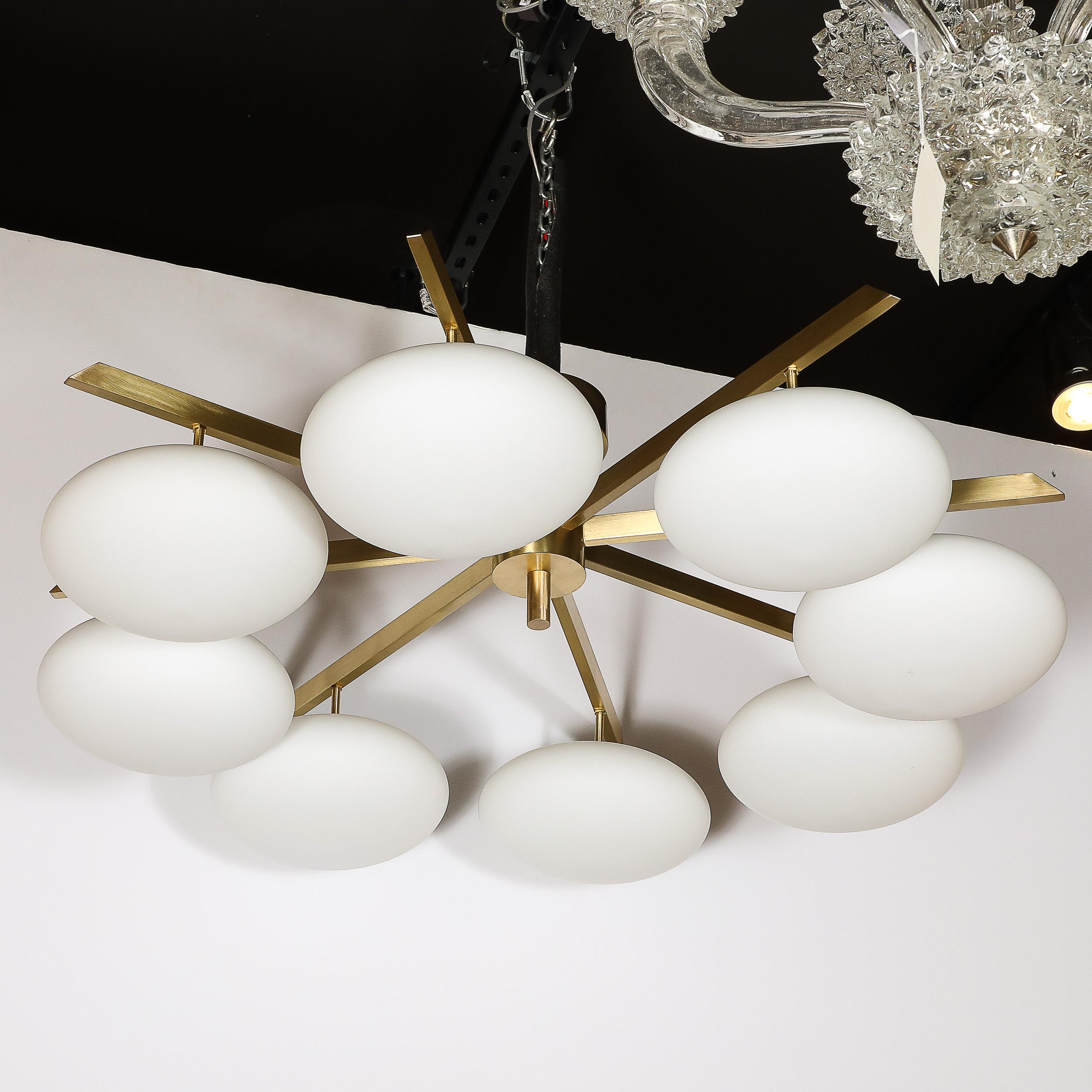 Lustre moderniste à 8 bras en laiton et verre dépoli, à la manière d'Arredoluce en vente 4
