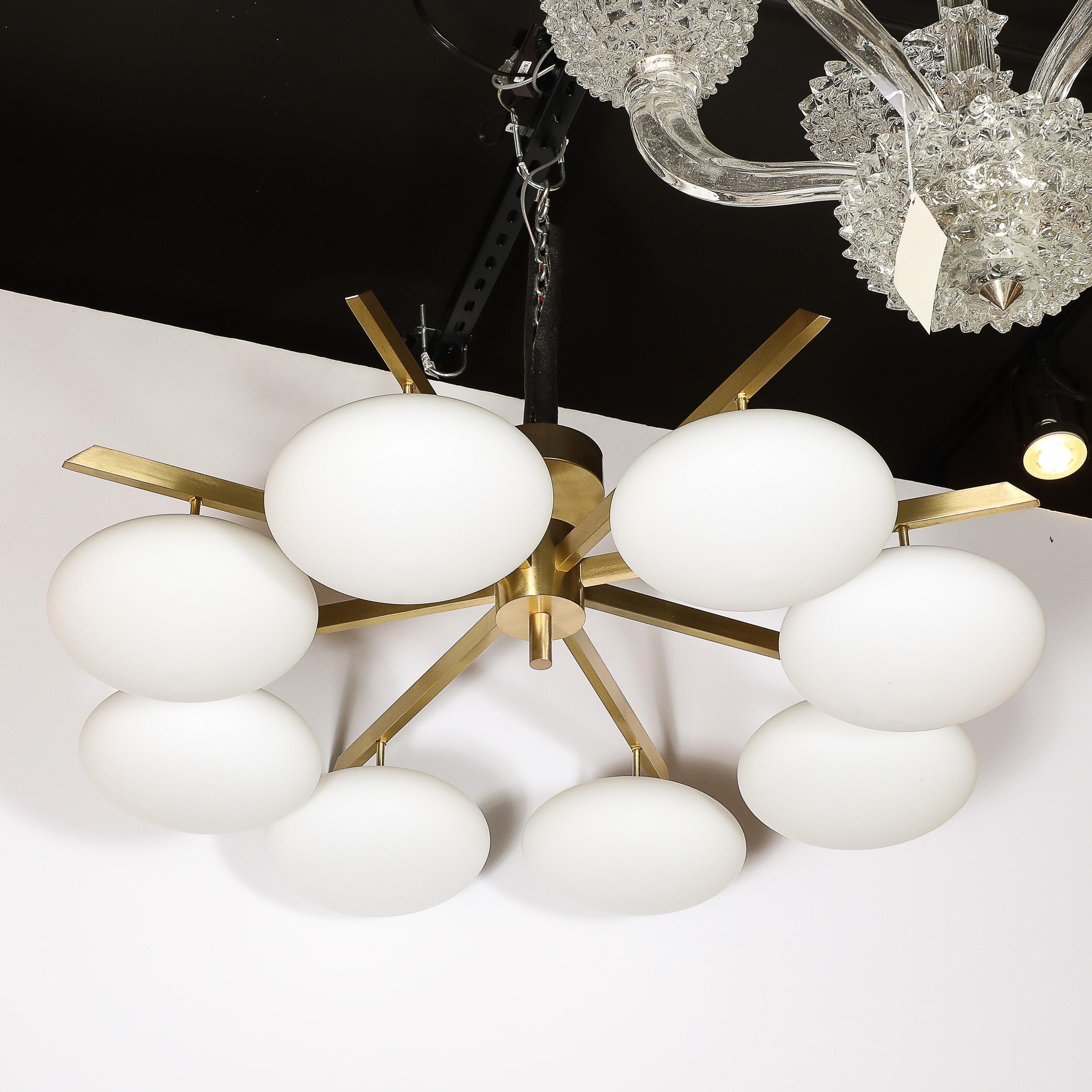 Lustre moderniste à 8 bras en laiton et verre dépoli, à la manière d'Arredoluce en vente 5