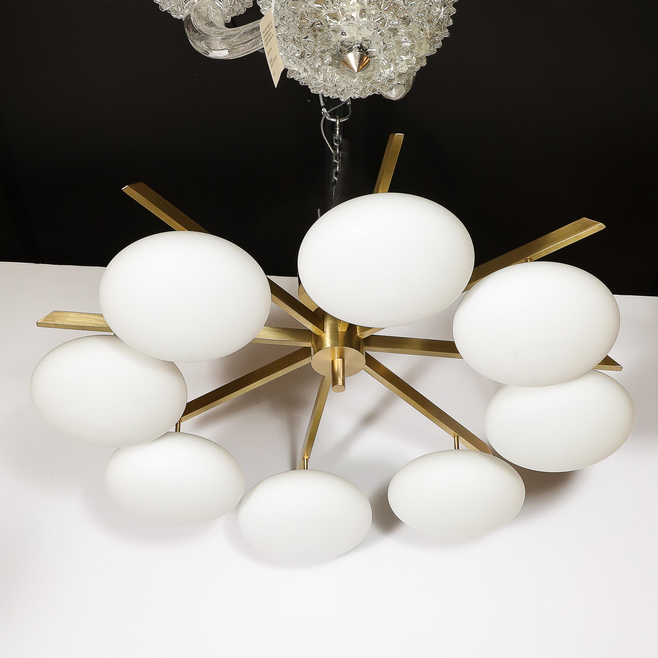 Lustre moderniste à 8 bras en laiton et verre dépoli, à la manière d'Arredoluce en vente 6