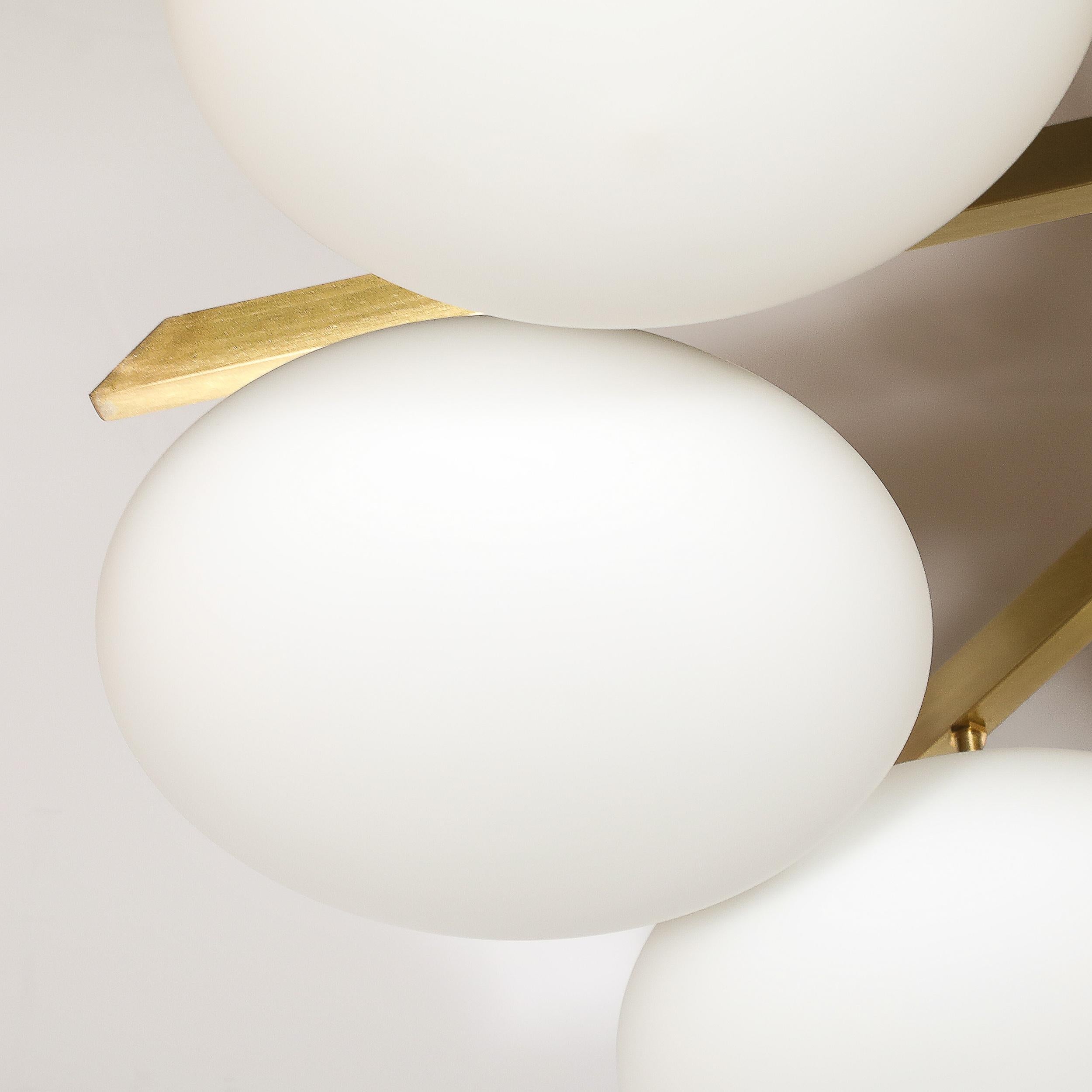 Lustre moderniste à 8 bras en laiton et verre dépoli, à la manière d'Arredoluce en vente 10