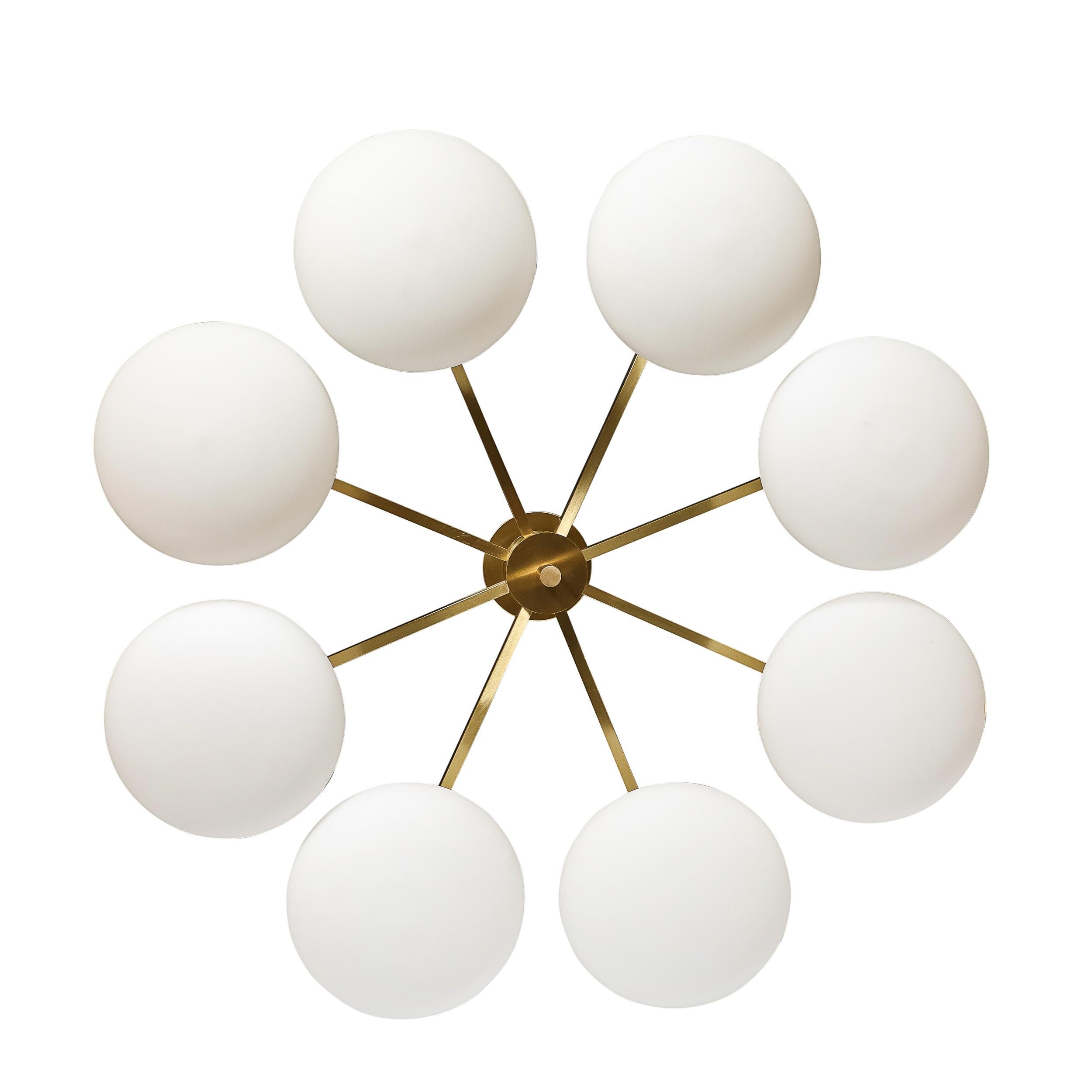 Moderne Lustre moderniste à 8 bras en laiton et verre dépoli, à la manière d'Arredoluce en vente