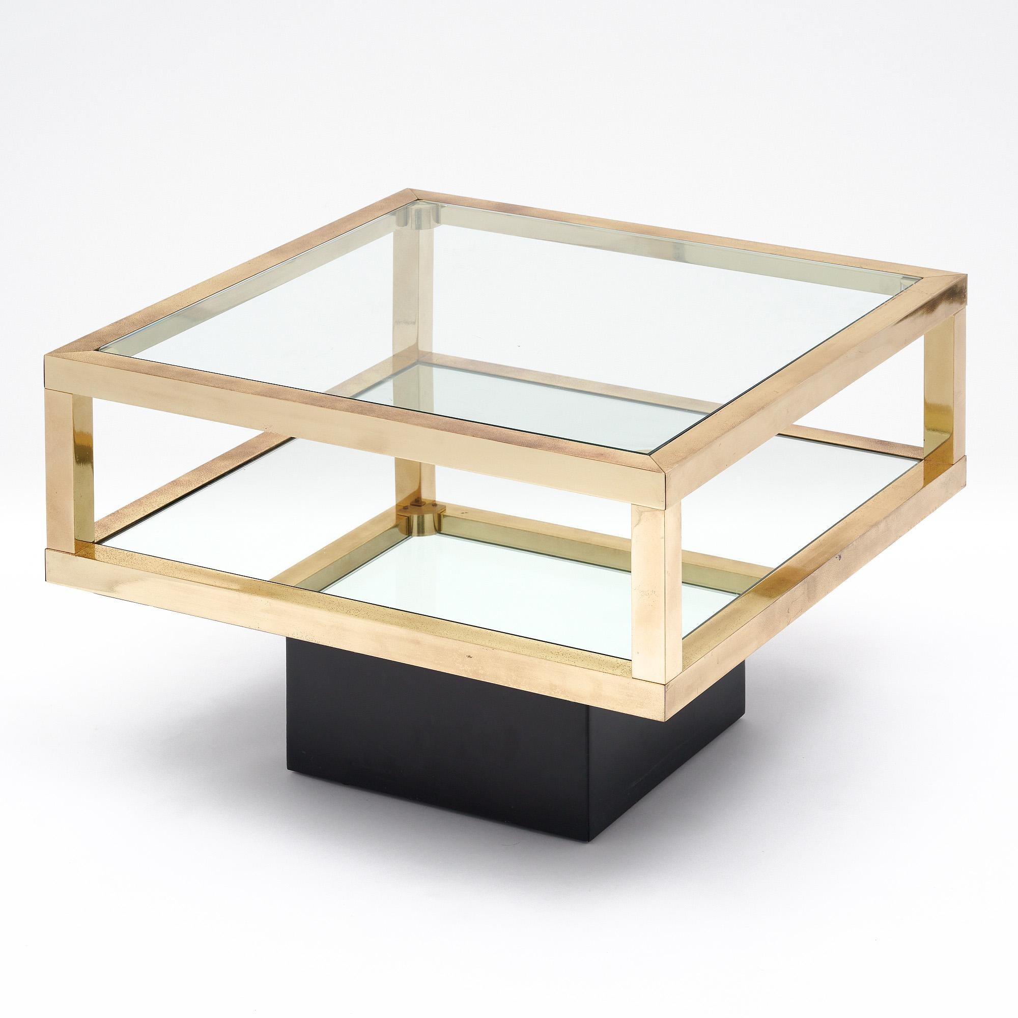 Modernistische Beistelltische aus Messing und Glas im Angebot 3