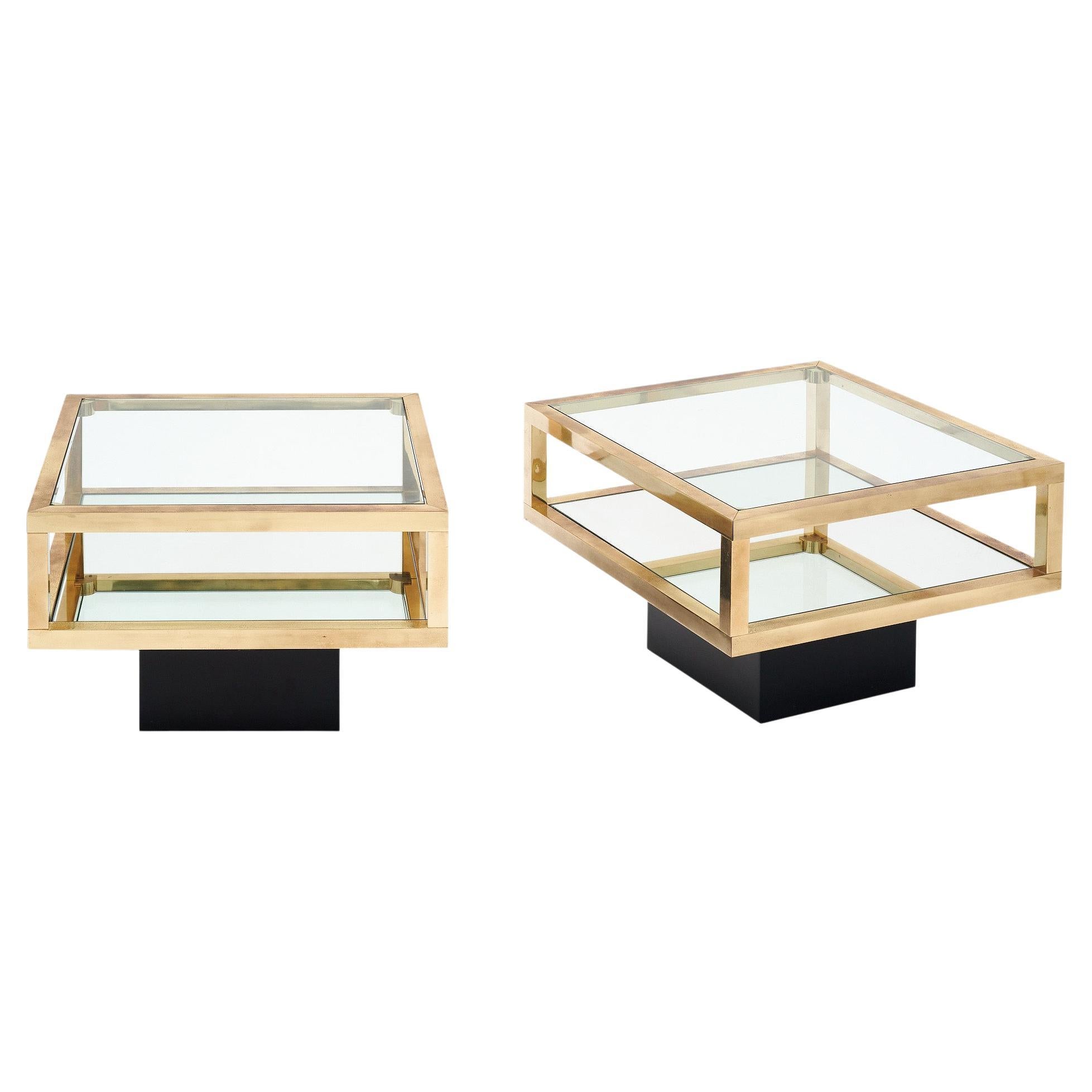 Modernistische Beistelltische aus Messing und Glas im Angebot