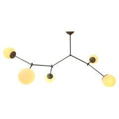 Lustre italien en laiton et verre opalin à branches