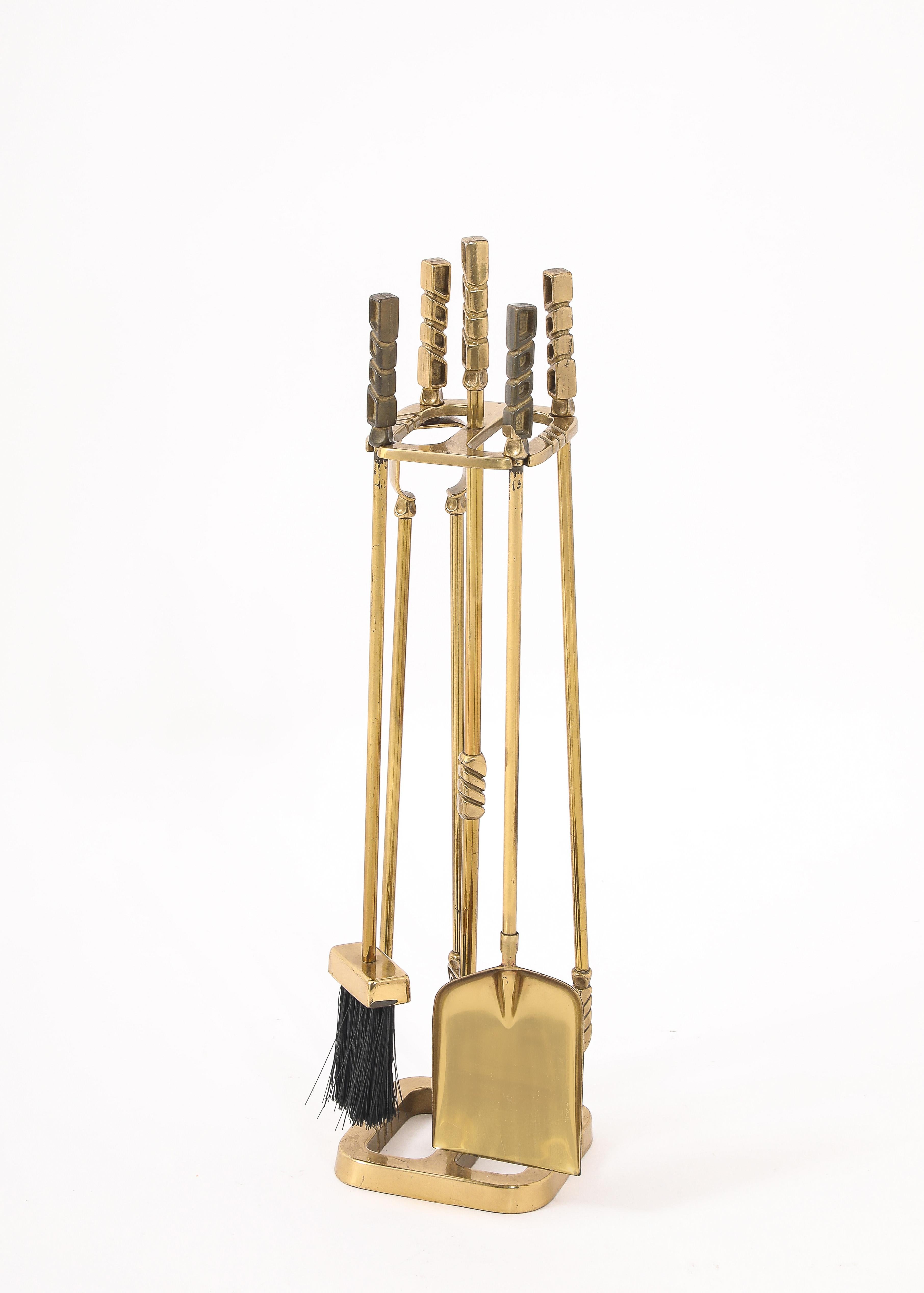 Modernist Brass Andirons, Screen & Toolset, Italy 1960's For Sale 1