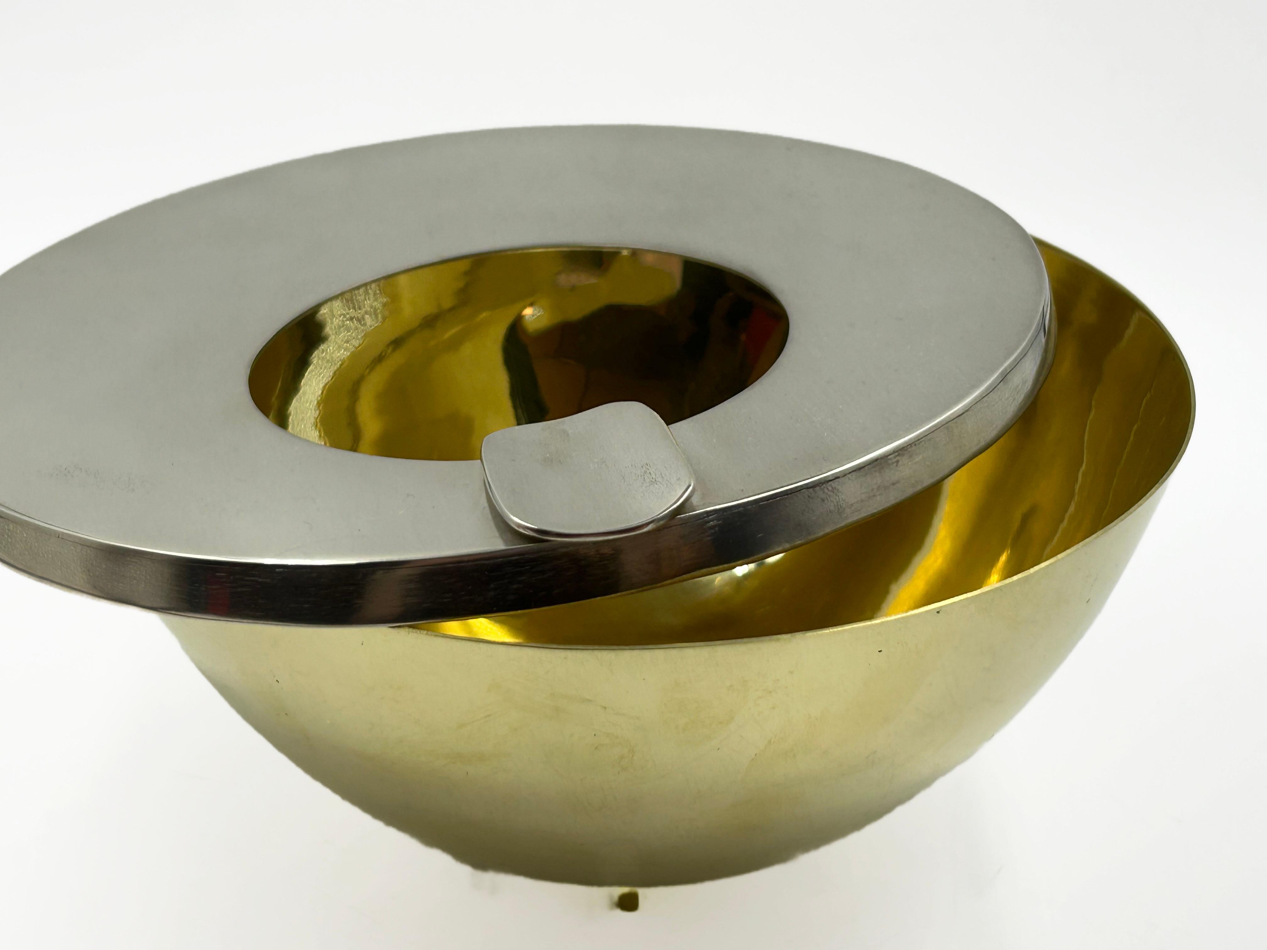 Modernist brass ashtray in two colors from Bauhaus im Zustand „Gut“ im Angebot in Autonomous City Buenos Aires, CABA