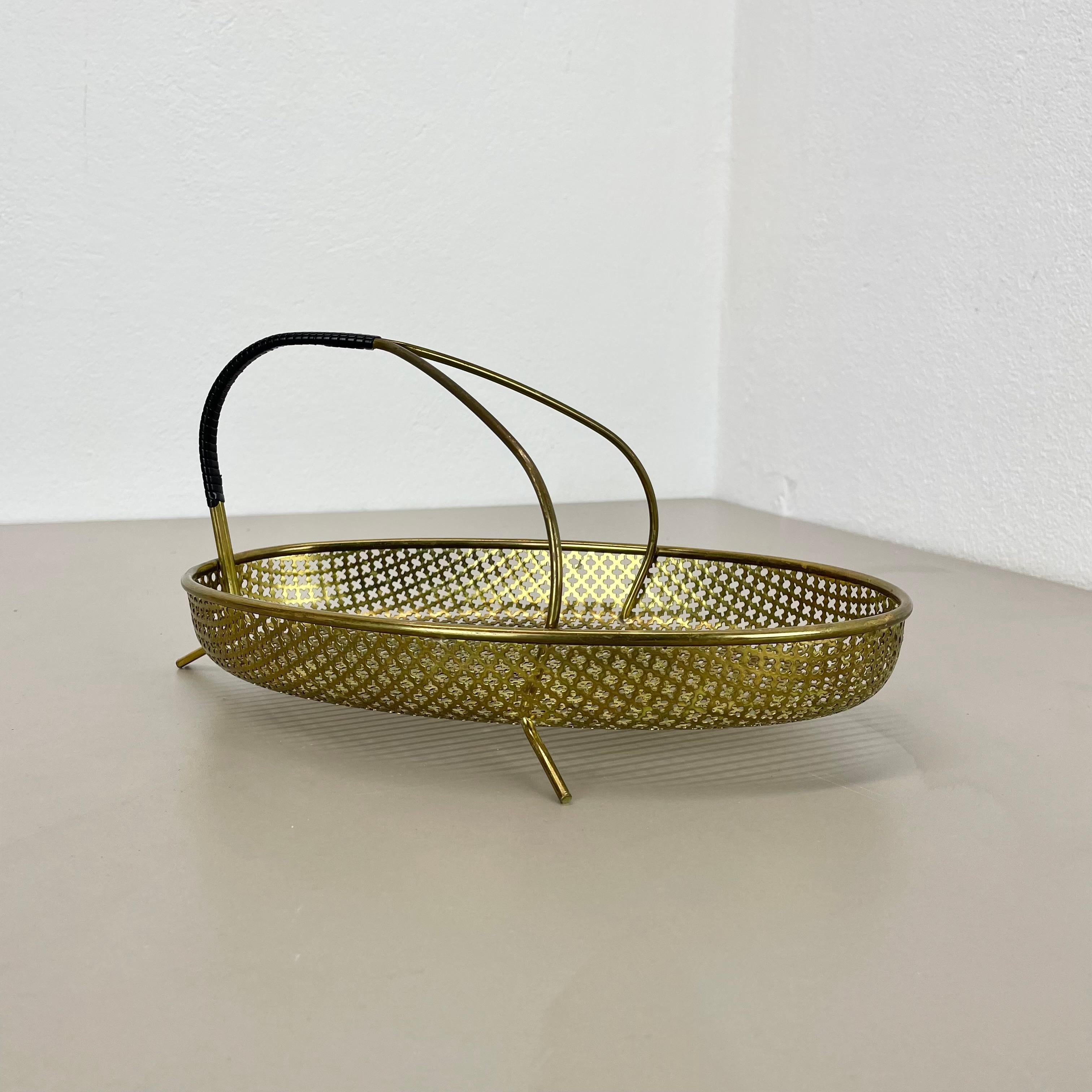 Ciotola modernista in ottone 