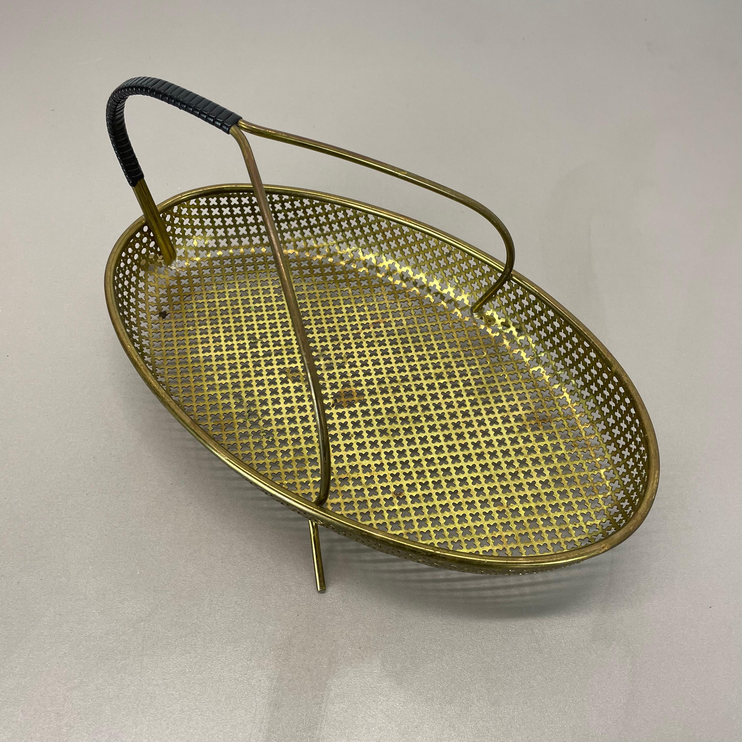 Ciotola modernista in ottone 