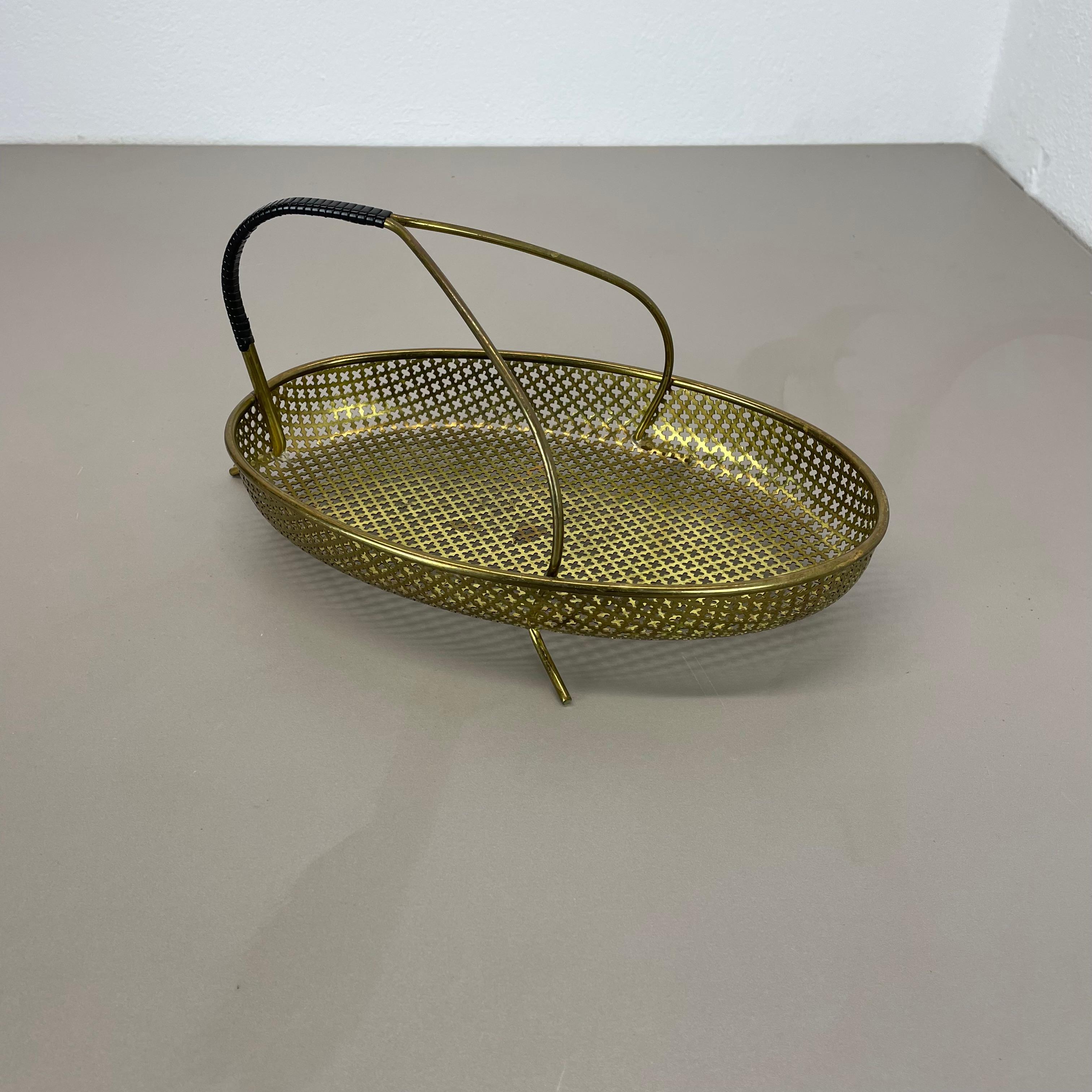 Mid-Century moderno Ciotola modernista in ottone 