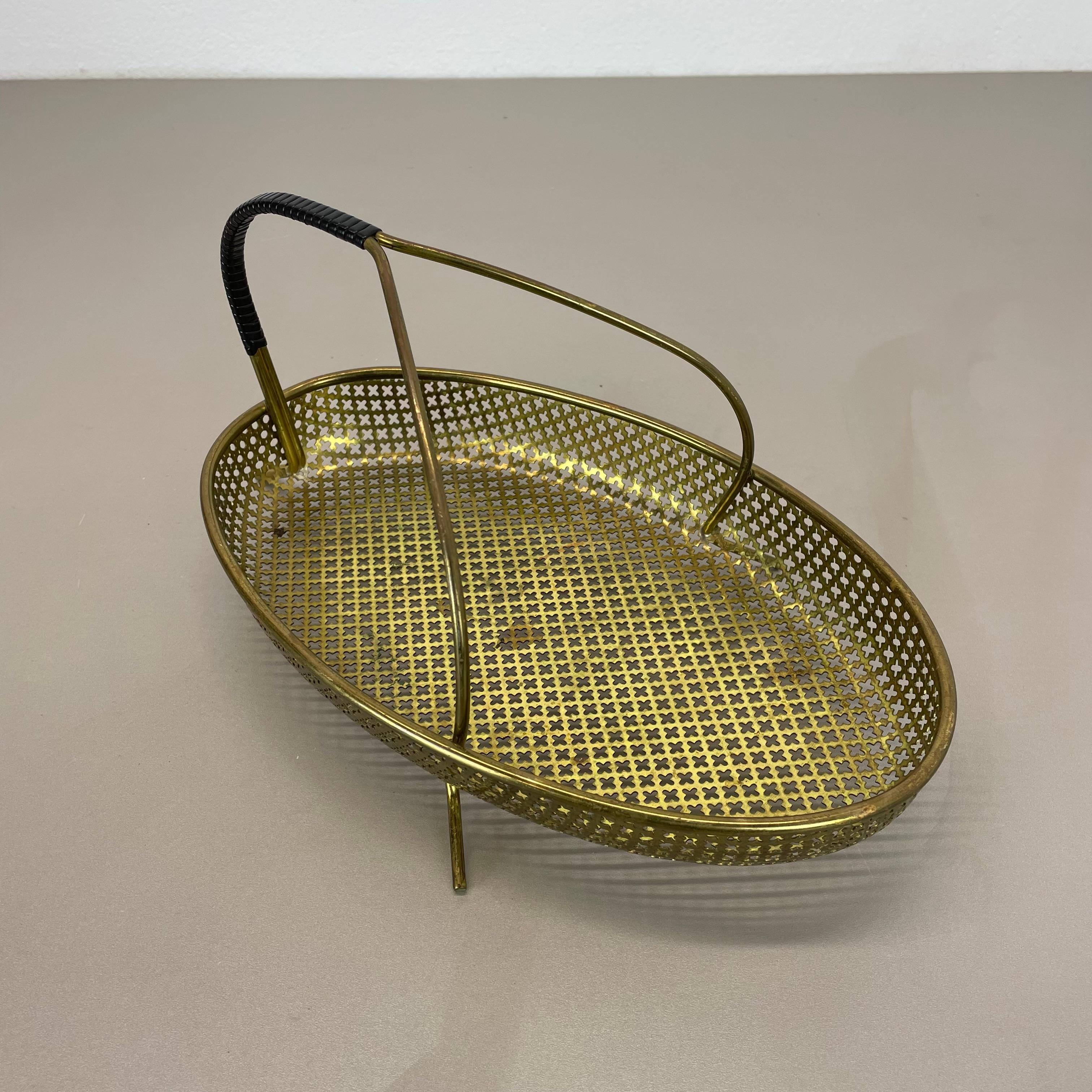 XX secolo Ciotola modernista in ottone 
