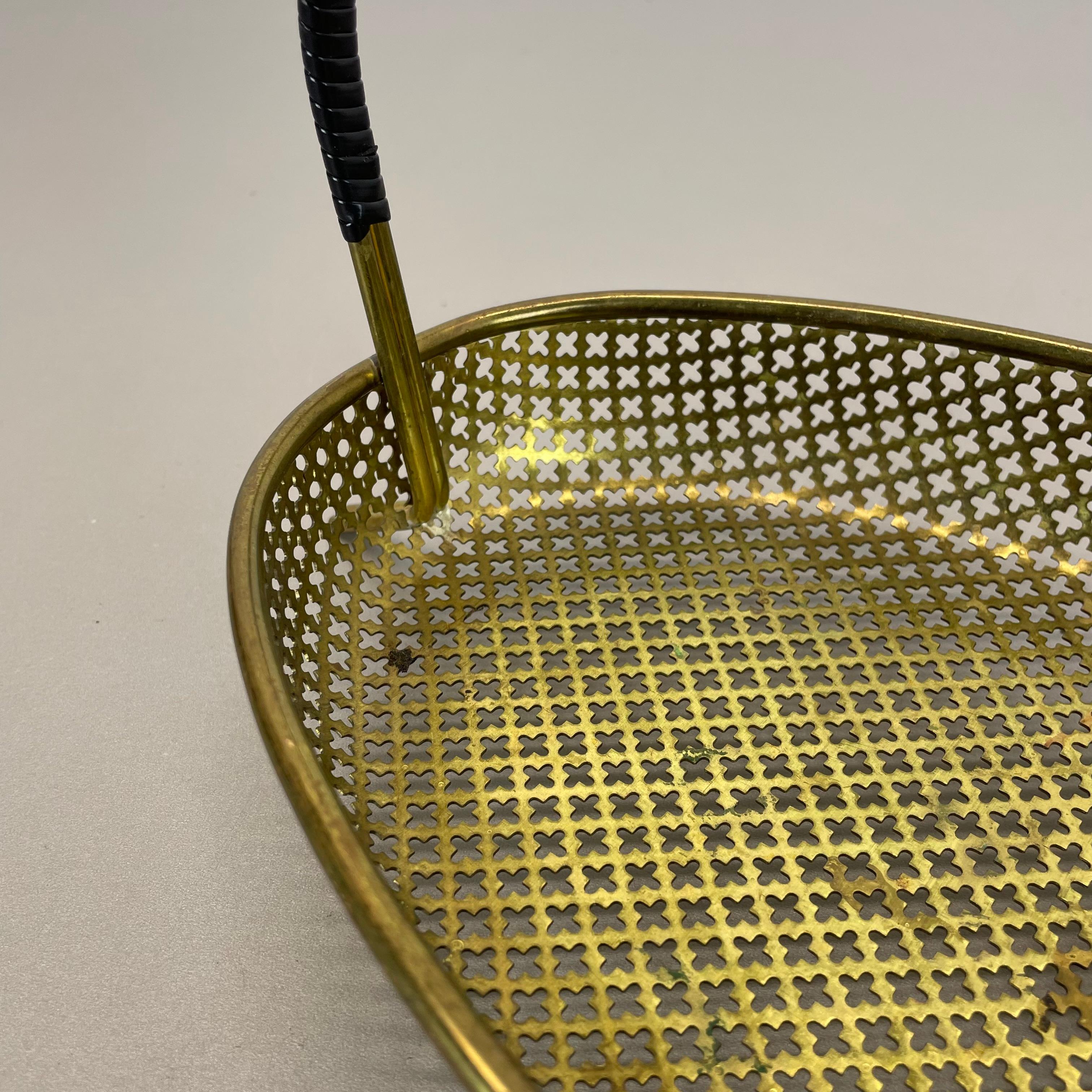 Ciotola modernista in ottone 