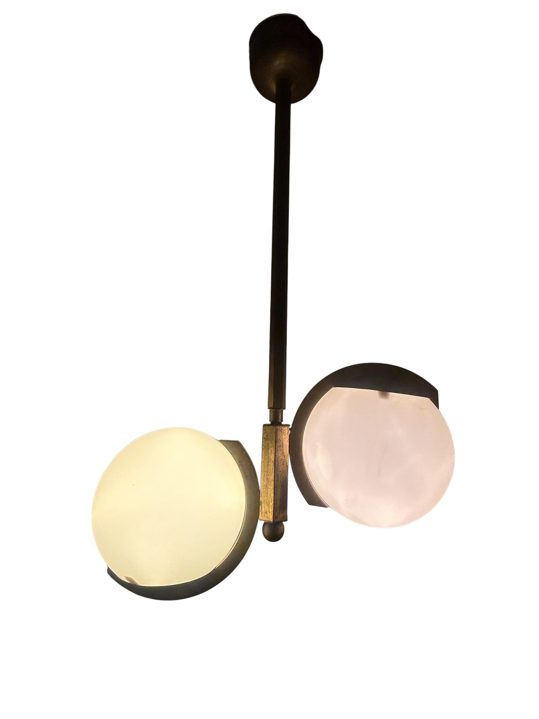 araña modernista de latón de los años 30 atribuida a Jacques Adnet en venta 4